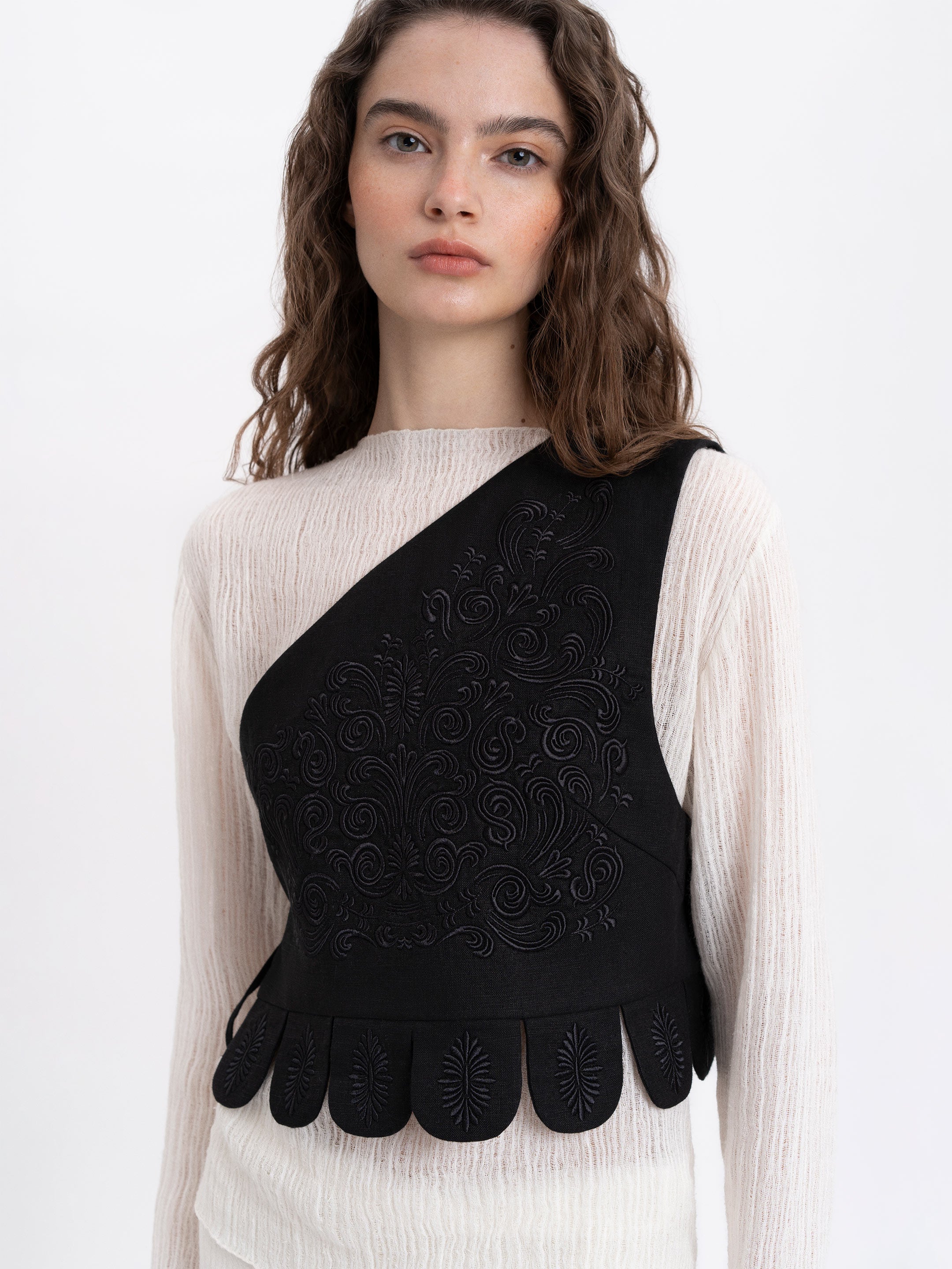 Asymmetric vest with black embroidery in tone "Osiayna"