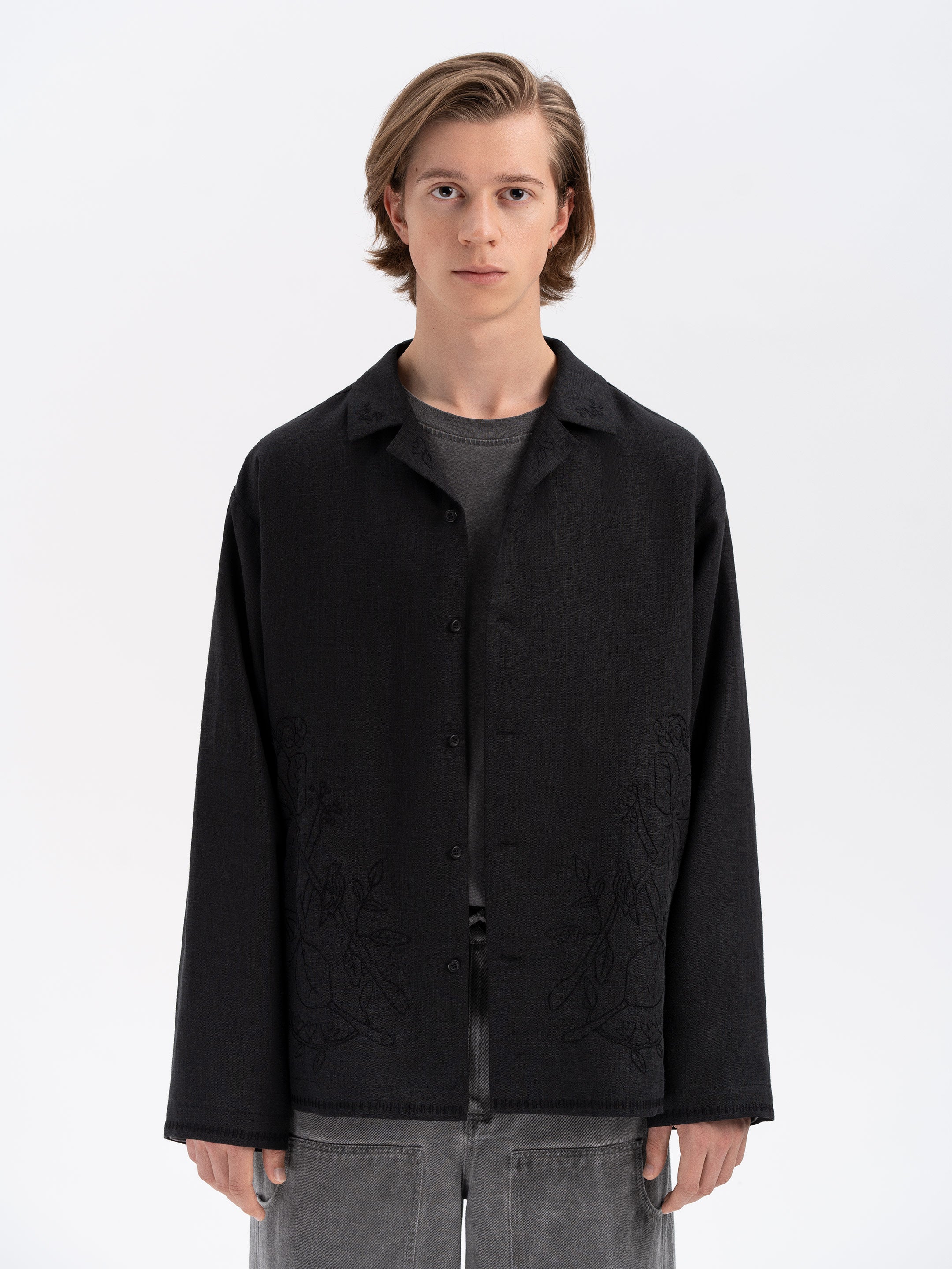 Black shirt with matching embroidery "Hlid"