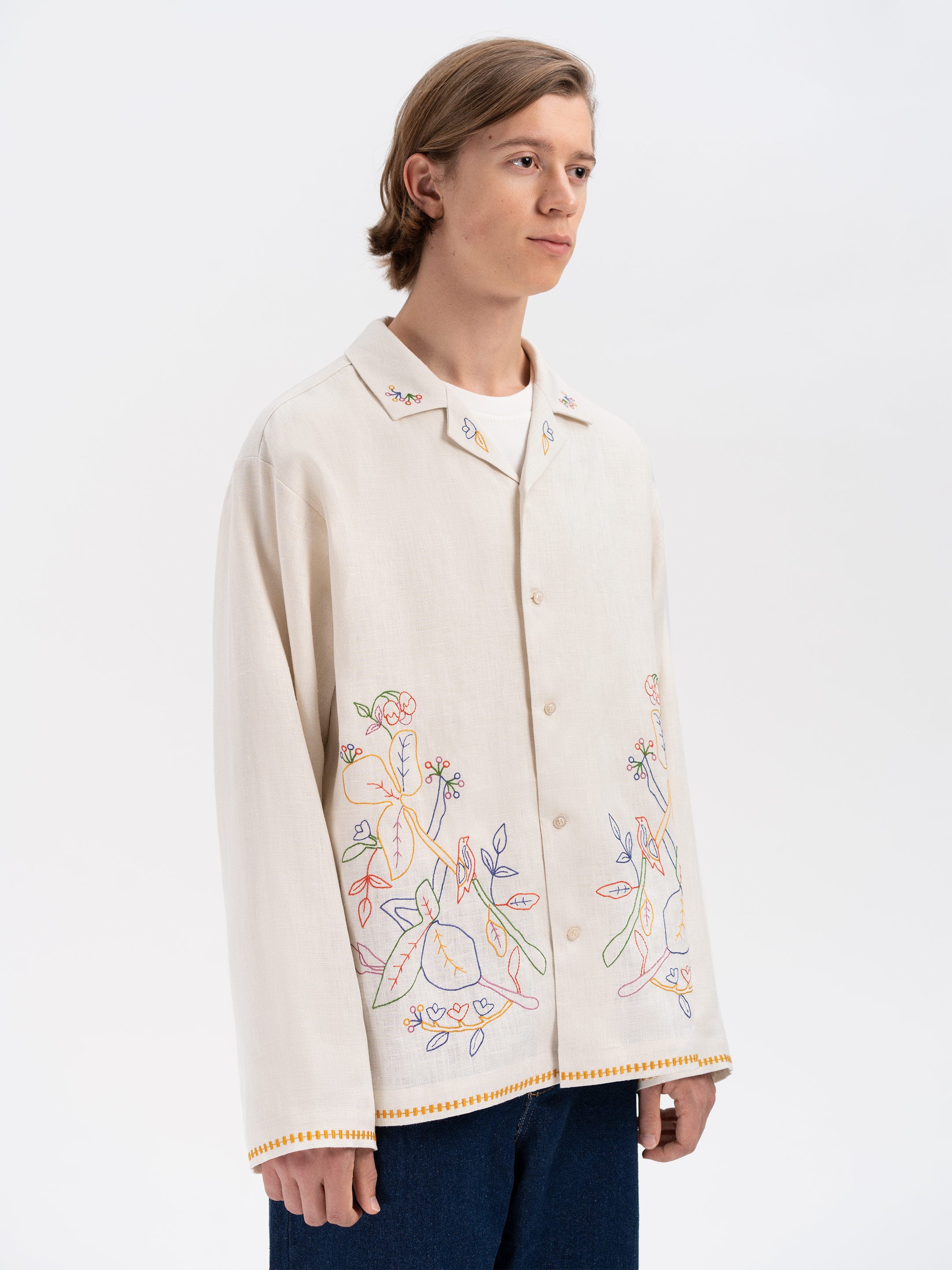 Light shirt with colored embroidery "Hlid"