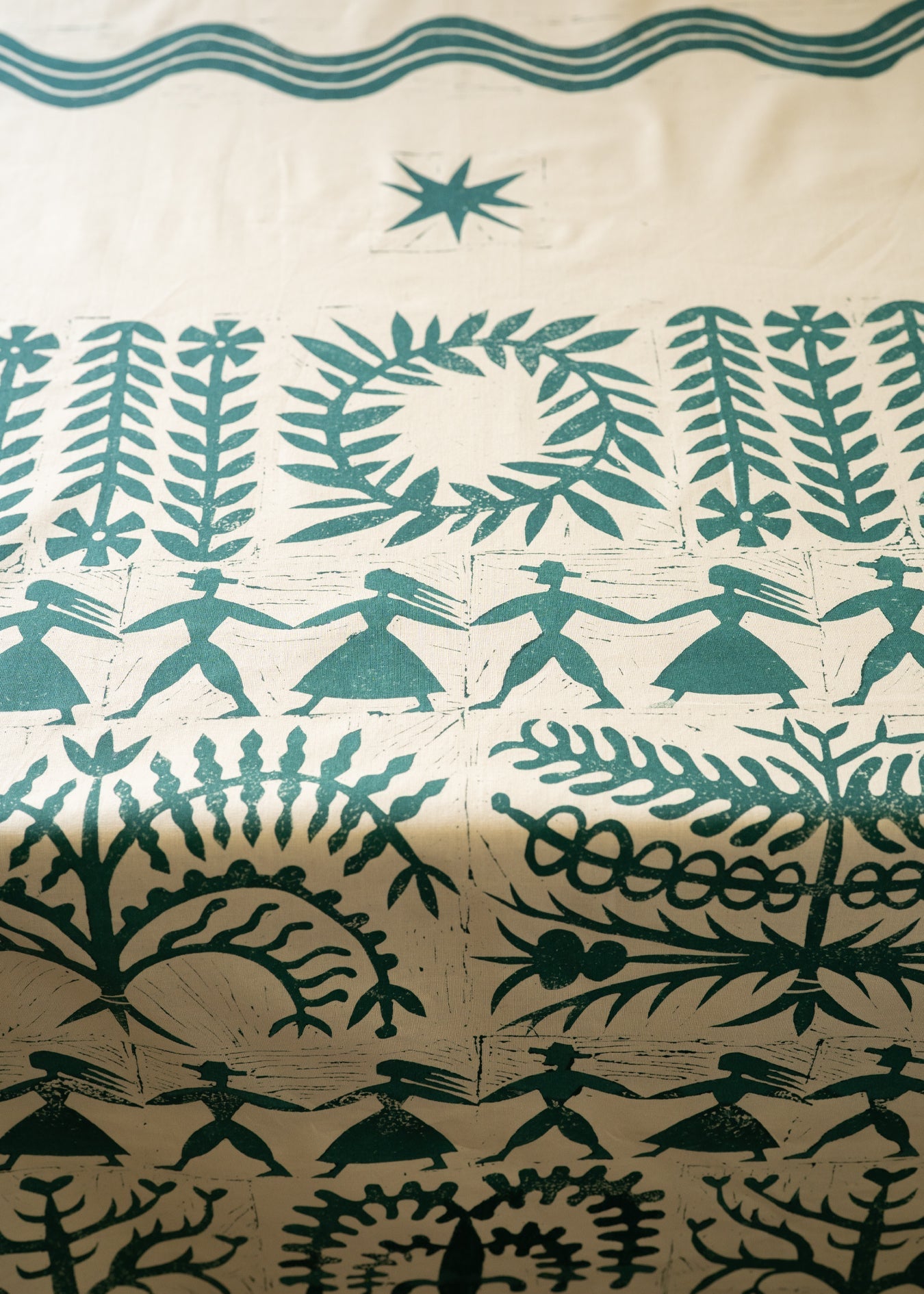 The Earth Comes to Life, tablecloth with vesnianky
