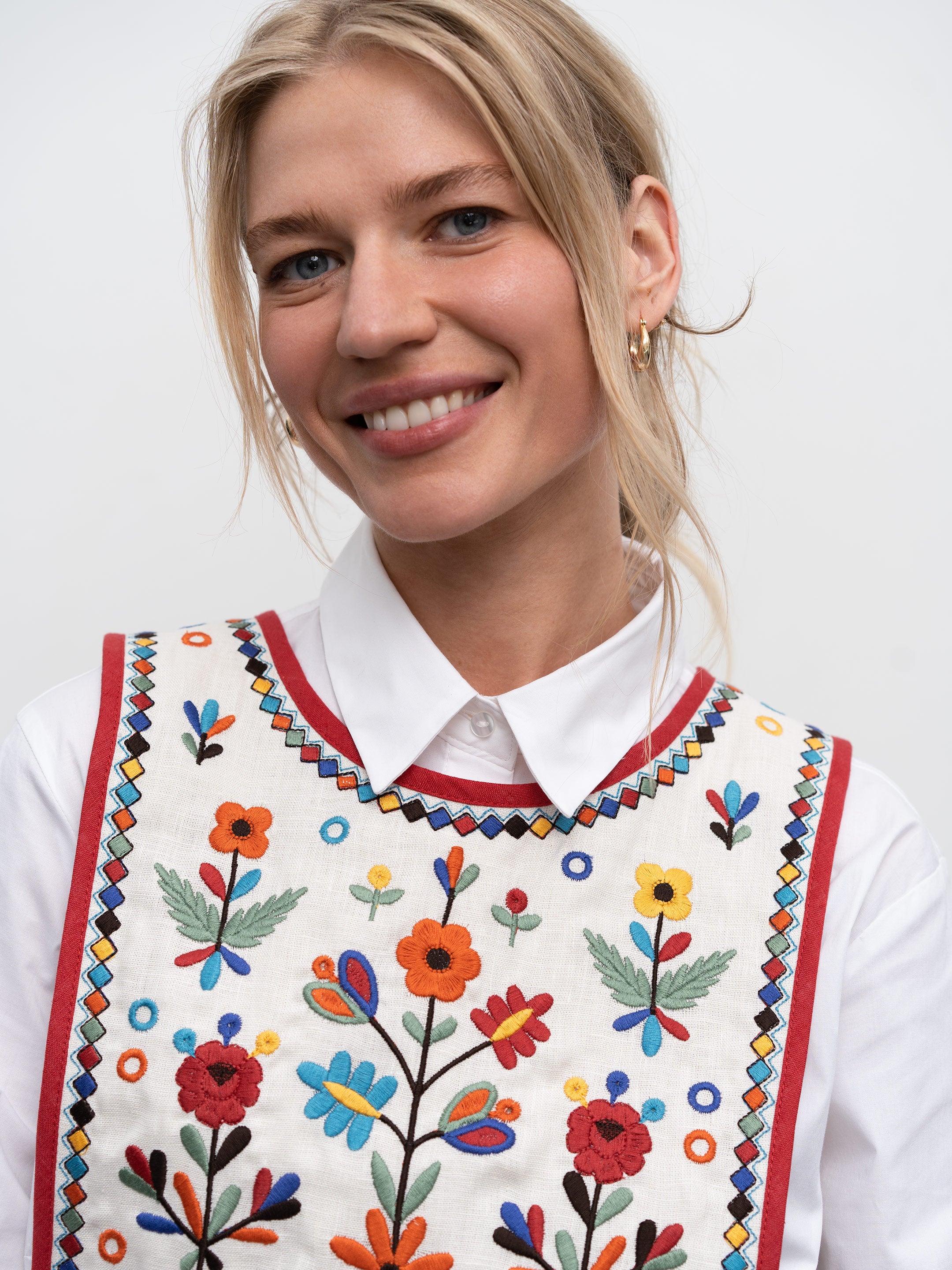 Linen embroidered vest with red ties Yaryna zhylet