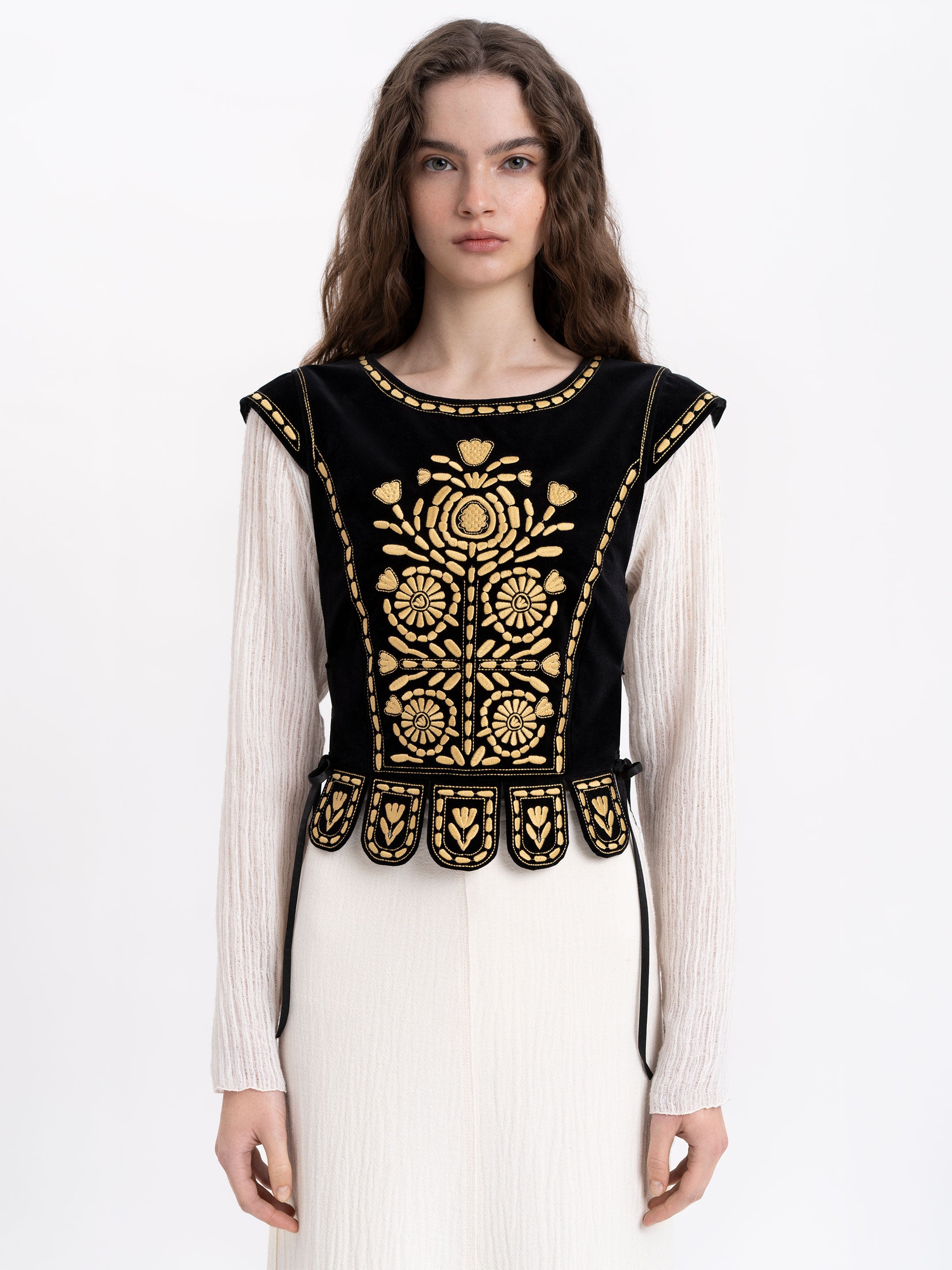 Embroidered vest in black "Oksamyt"