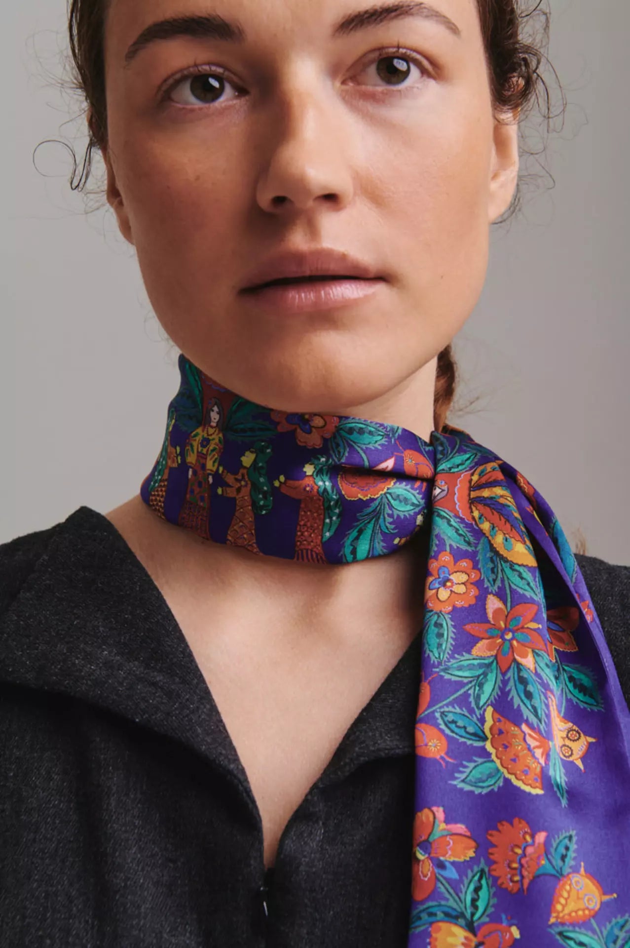 Херсонський музей: шовкова саржа "Біля дуба русалочки..."