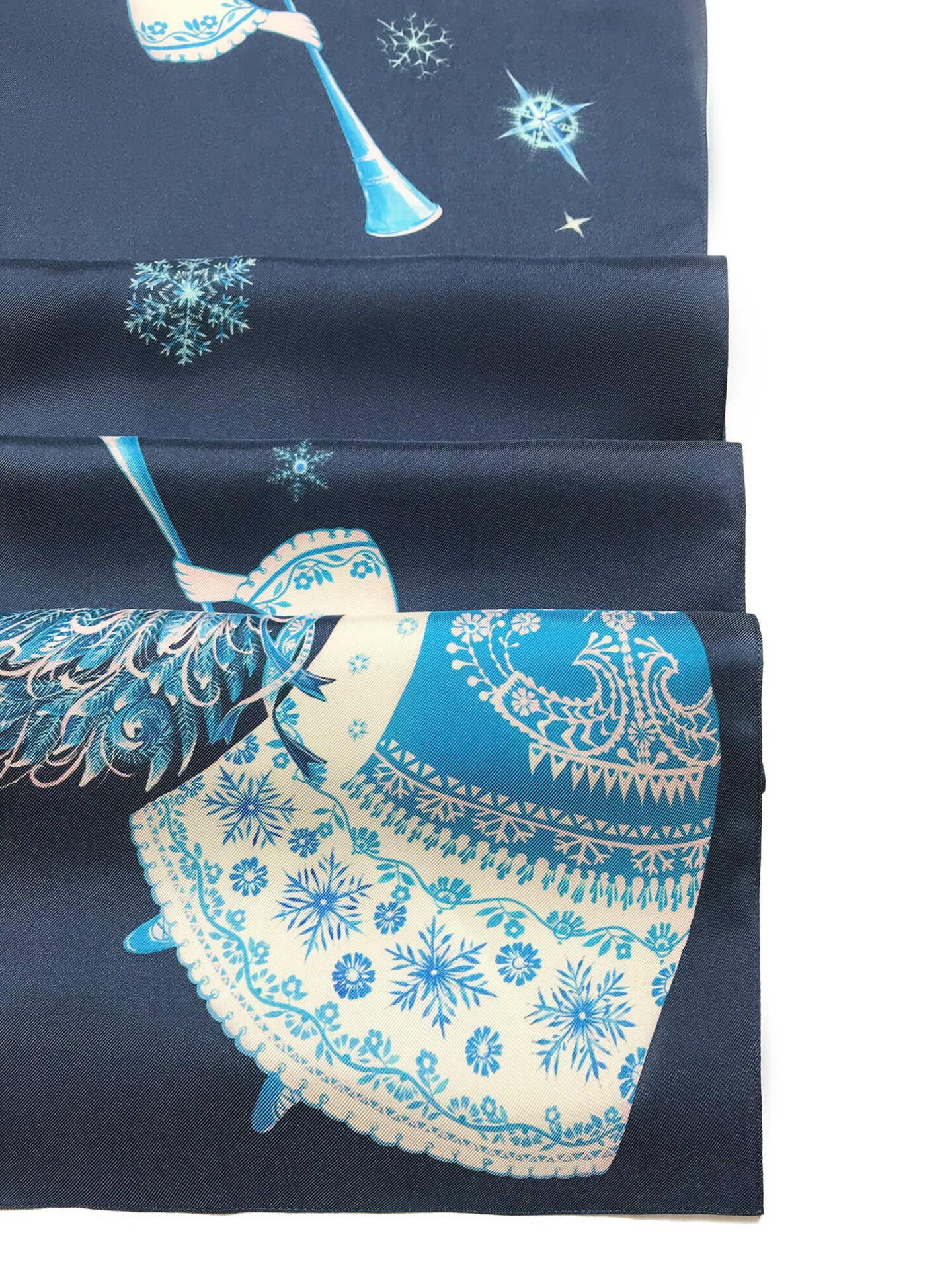 Shawl with angels is blue