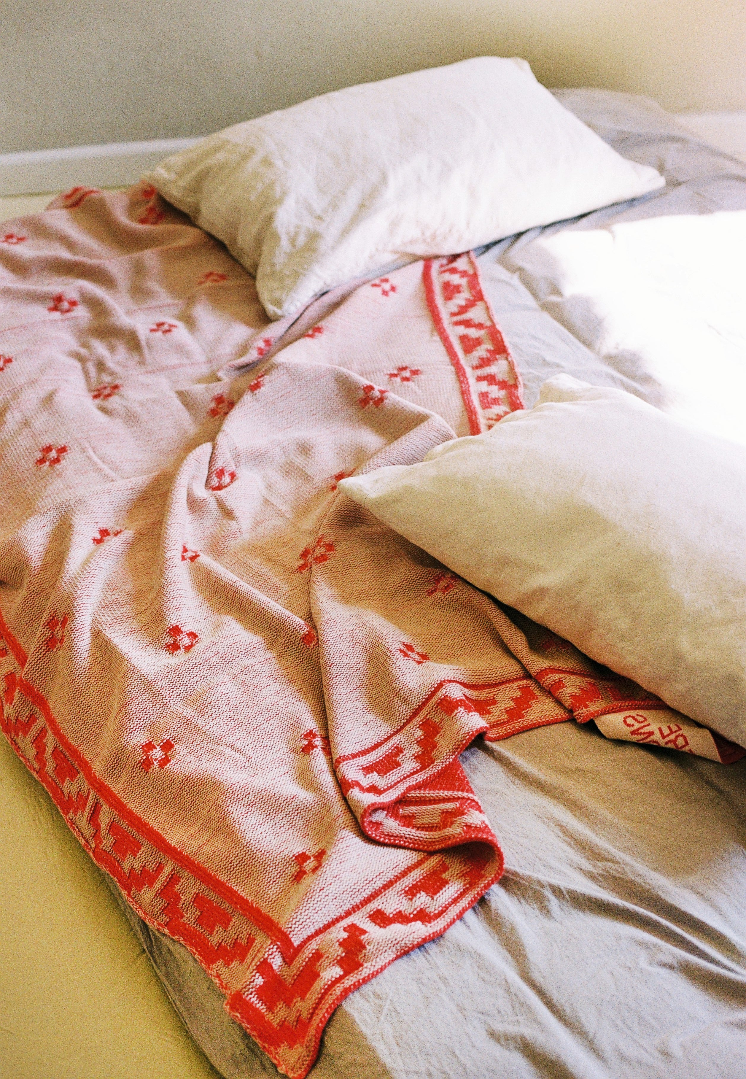 Shepherd`s Purse Blanket (Poppy Red / Chalk Stone)