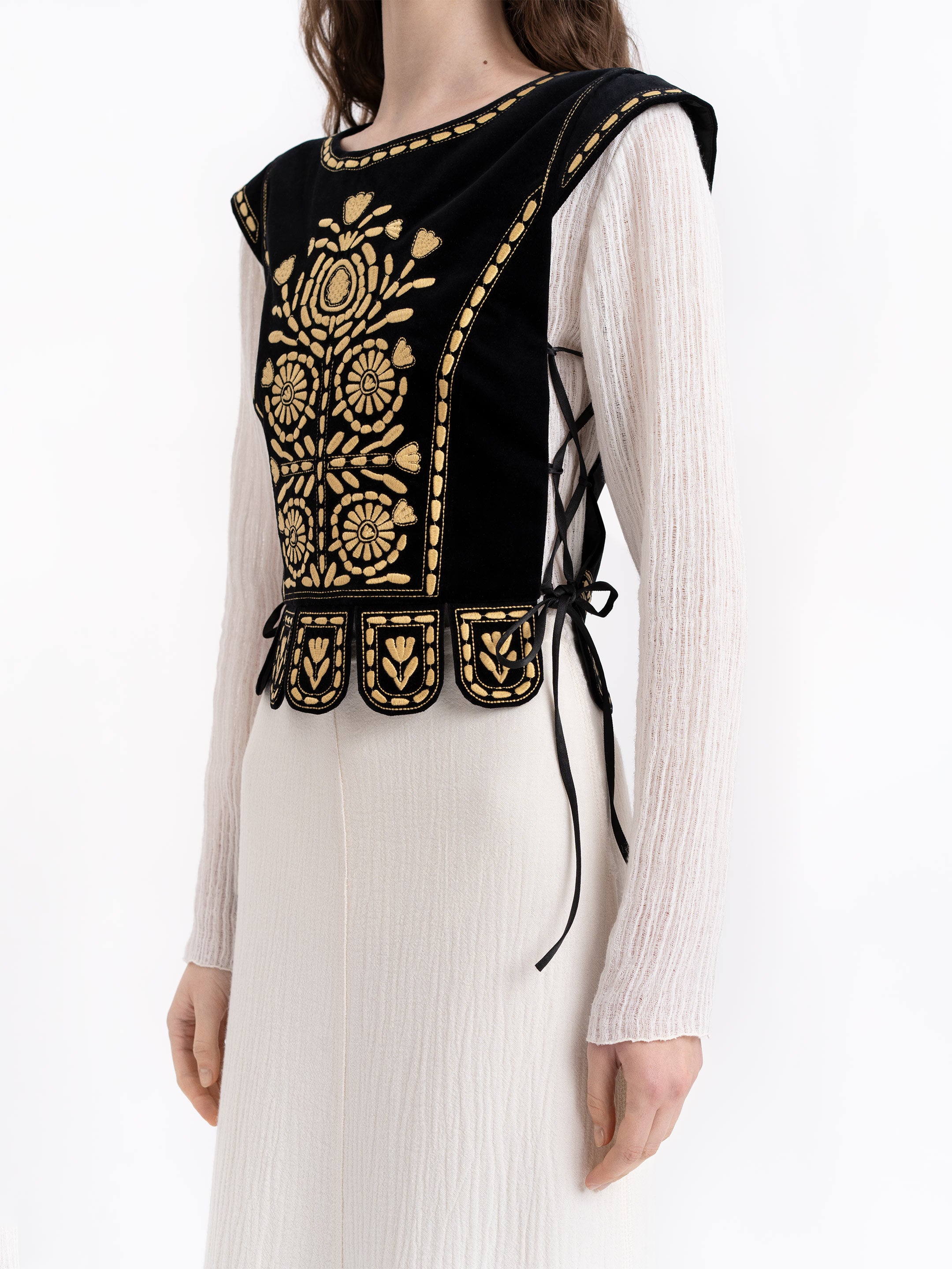 Embroidered vest in black "Oksamyt"