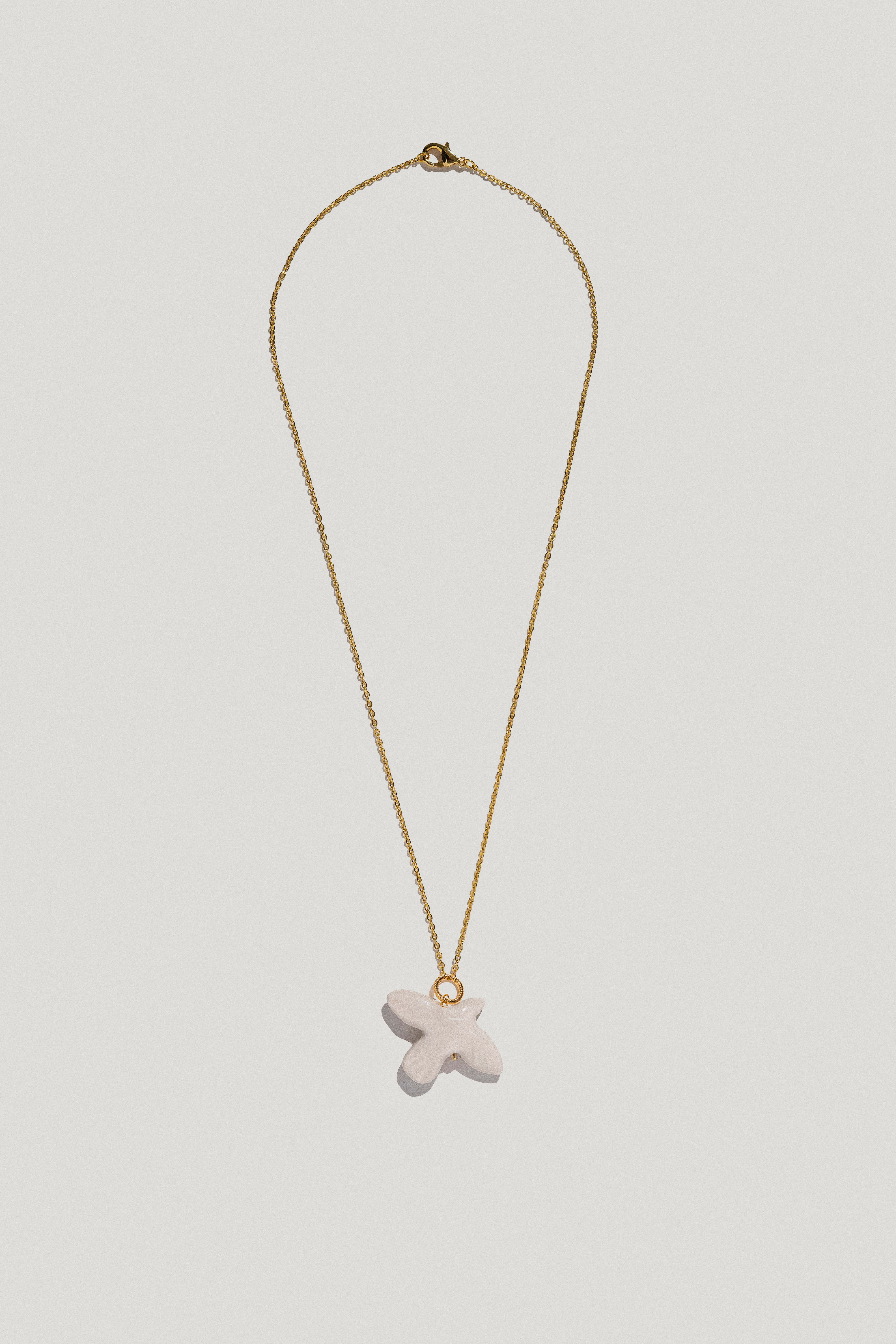 Dove pendant "MYRNI" on a chain