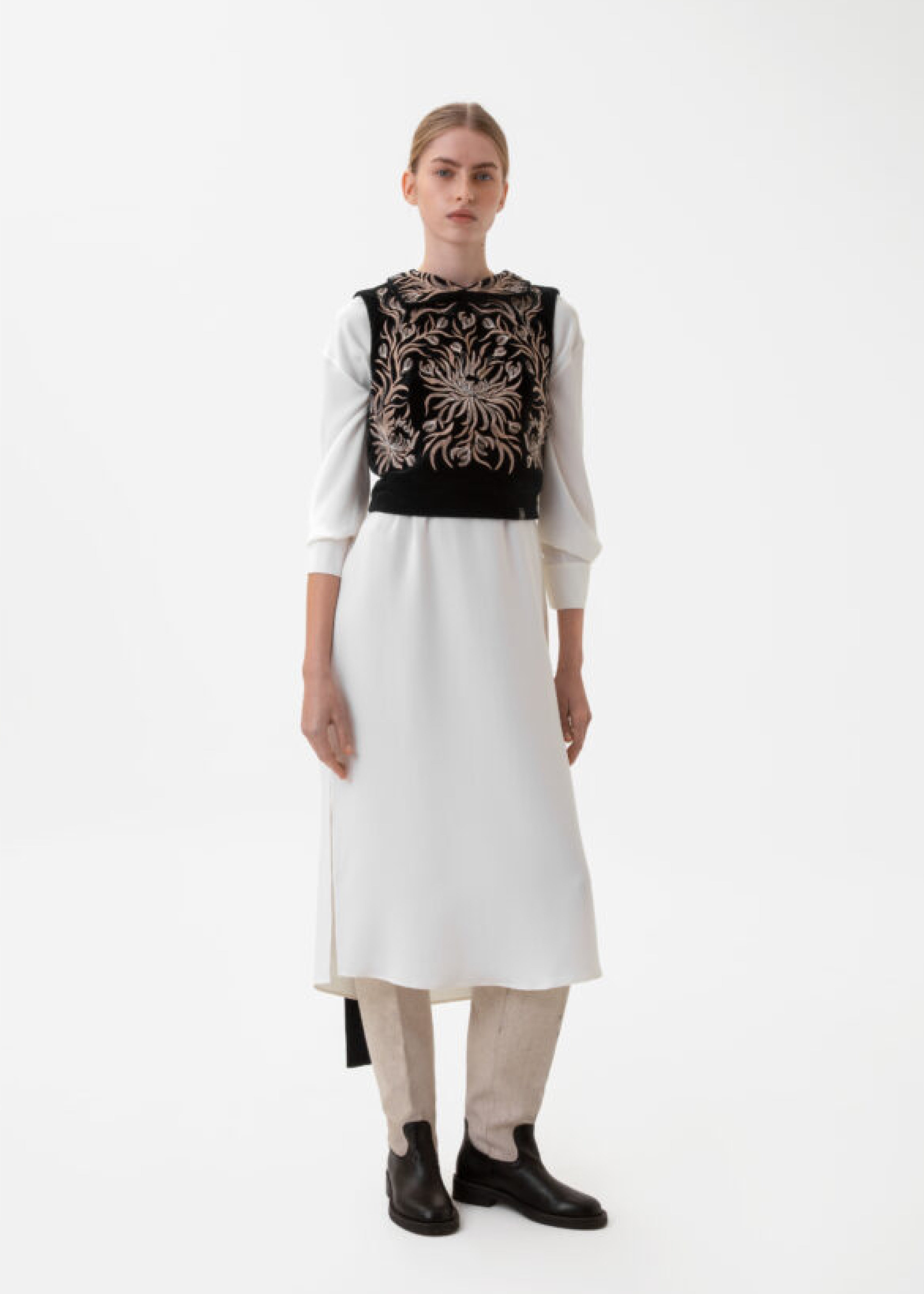 Embroidered vest with collar “Yavorivskyi divotsvit” (dark blue velvet)