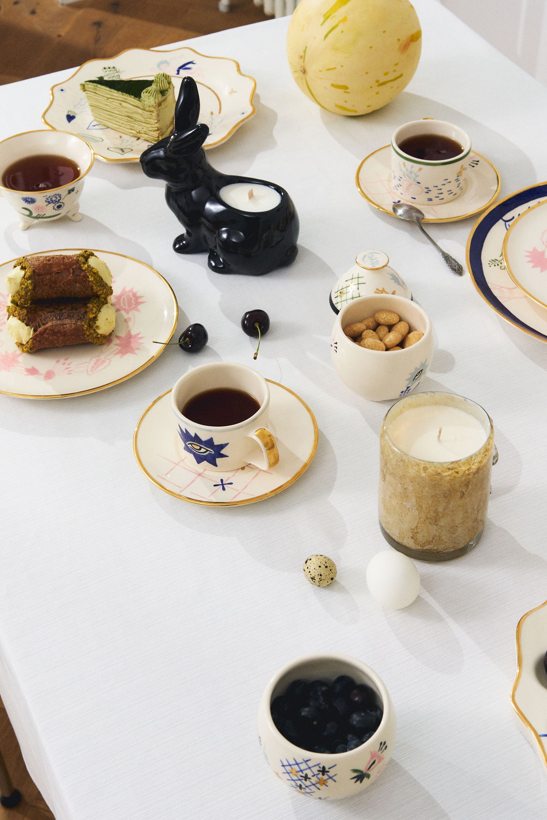 Tea Cup and Saucer Set Naïve