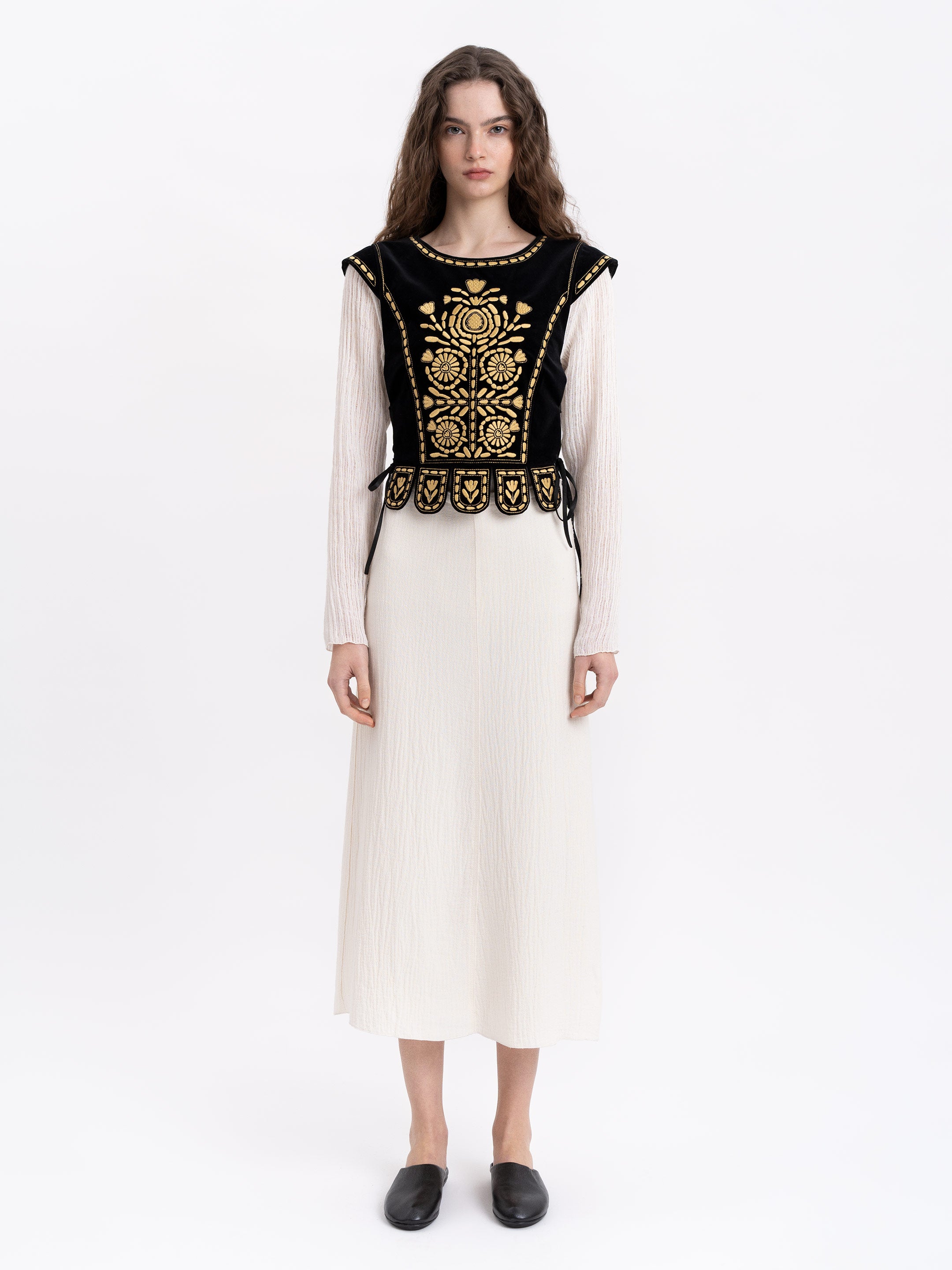 Embroidered vest in black "Oksamyt"