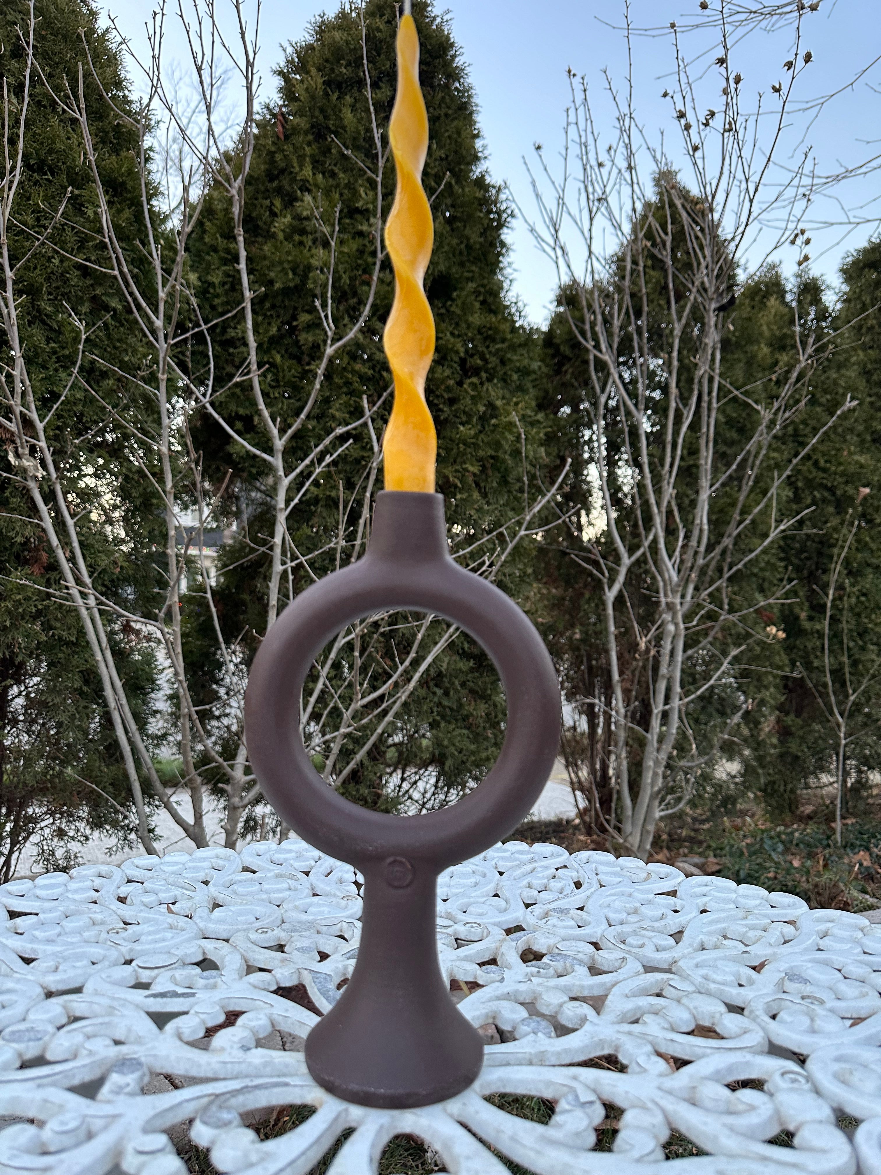 One candle round candleholder