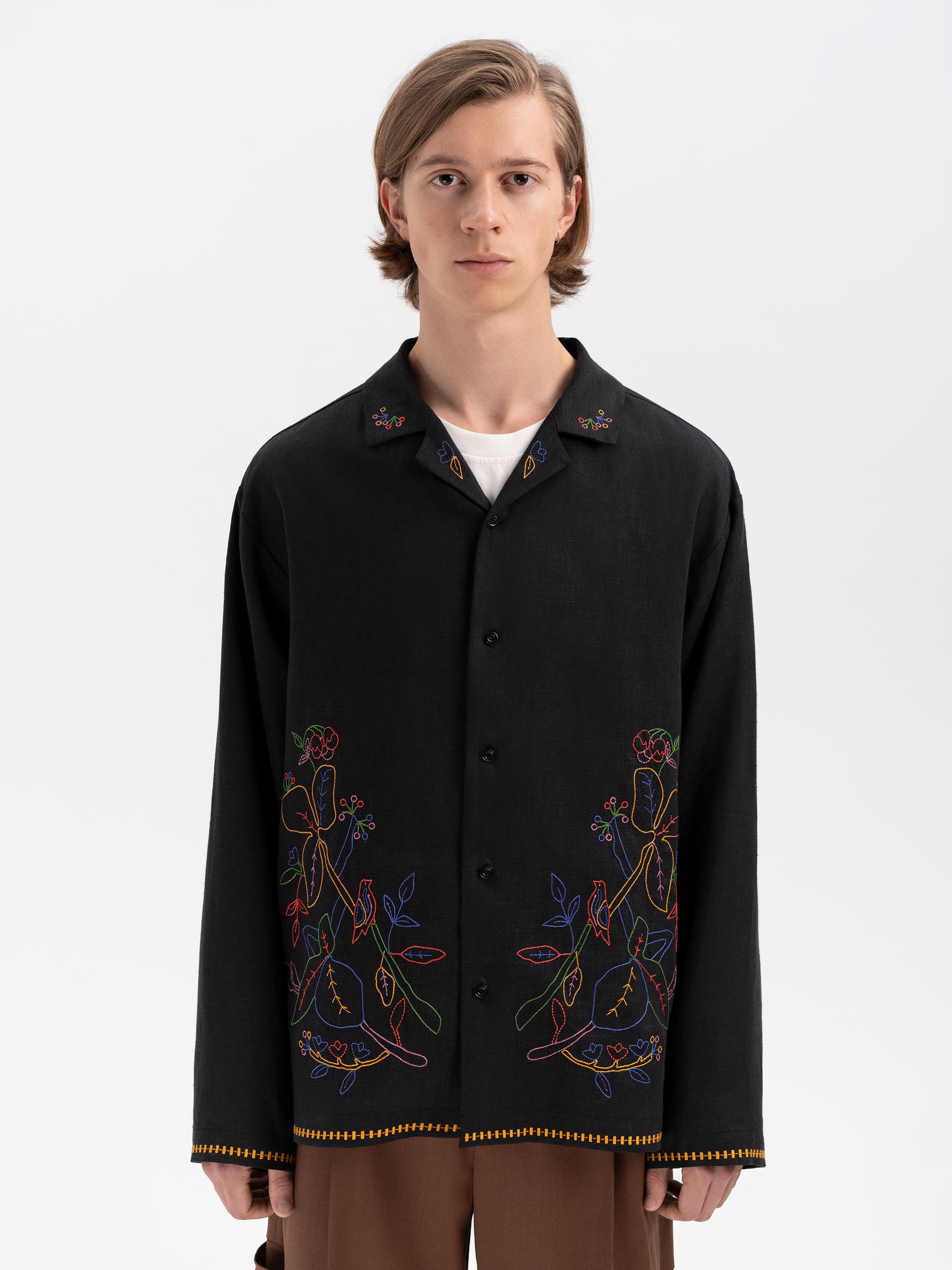 Dark shirt with colored embroidery "Hlid"