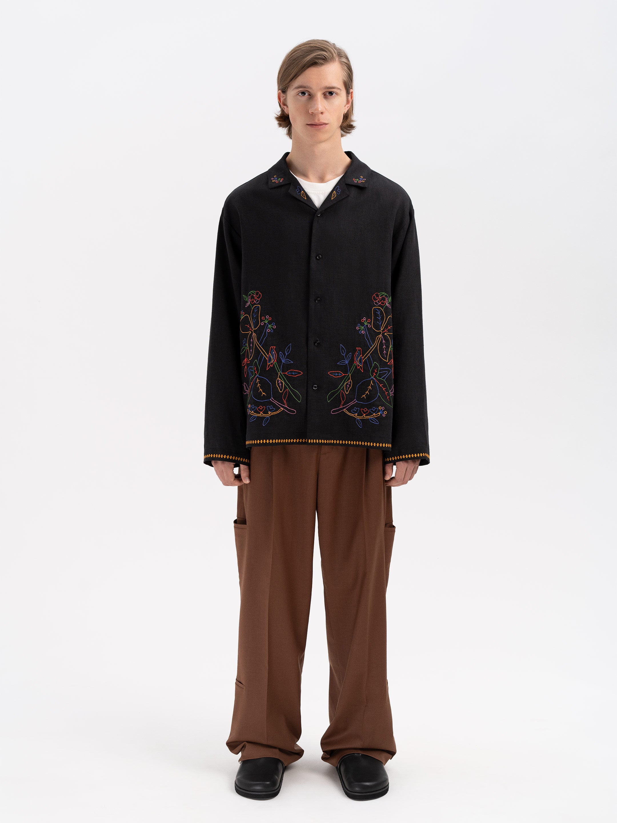 Dark shirt with colored embroidery "Hlid"