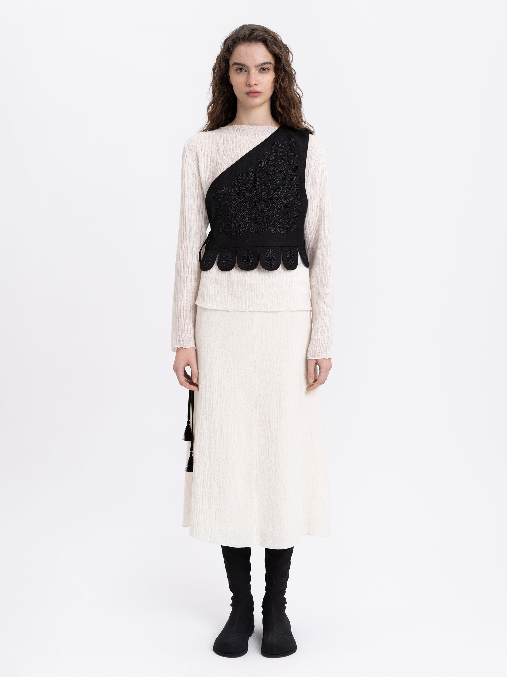 Asymmetric vest with black embroidery in tone "Osiayna"