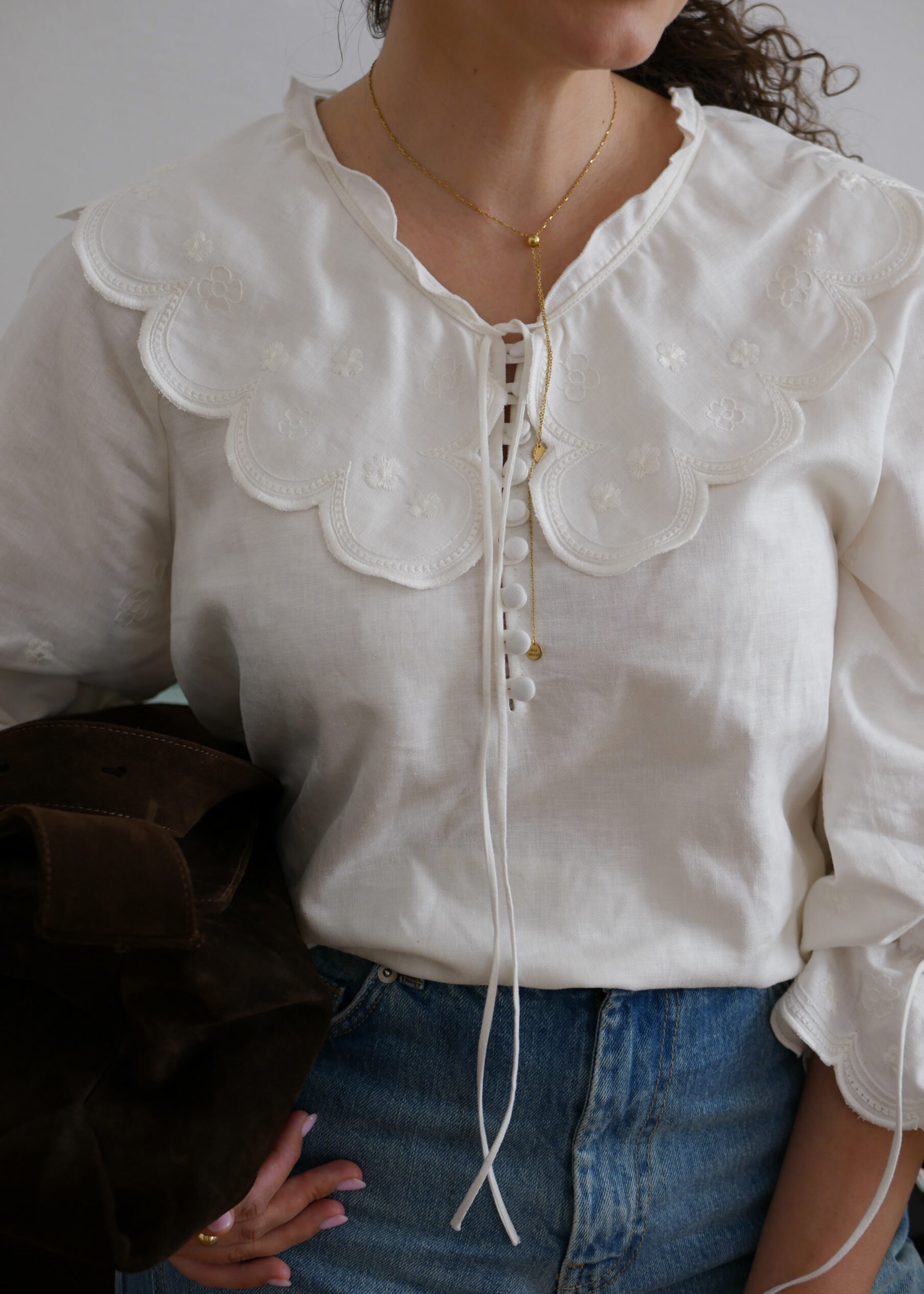 Shirt "Oda" with White Embroidery