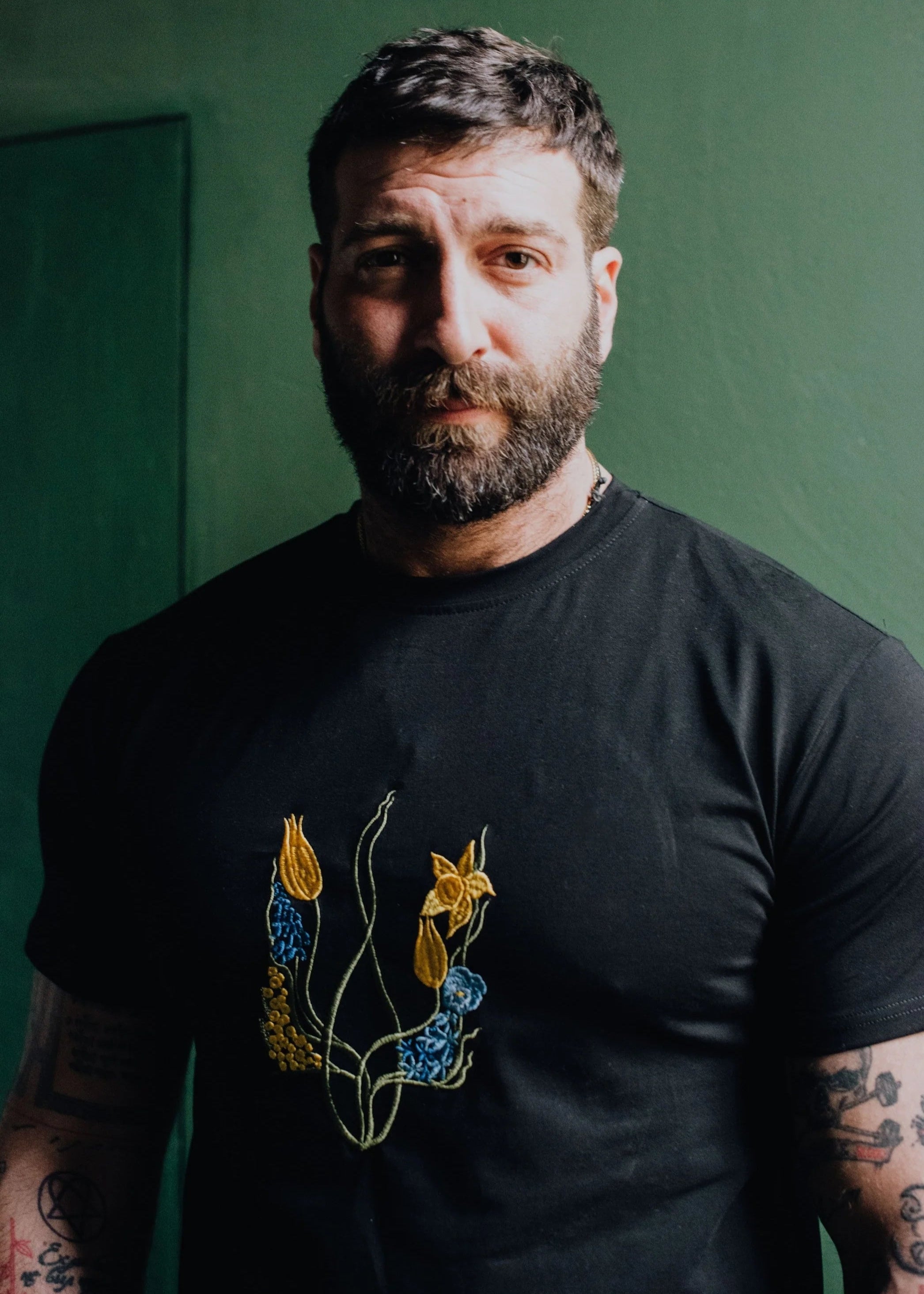 T-shirt "Blossoming Trident" center print