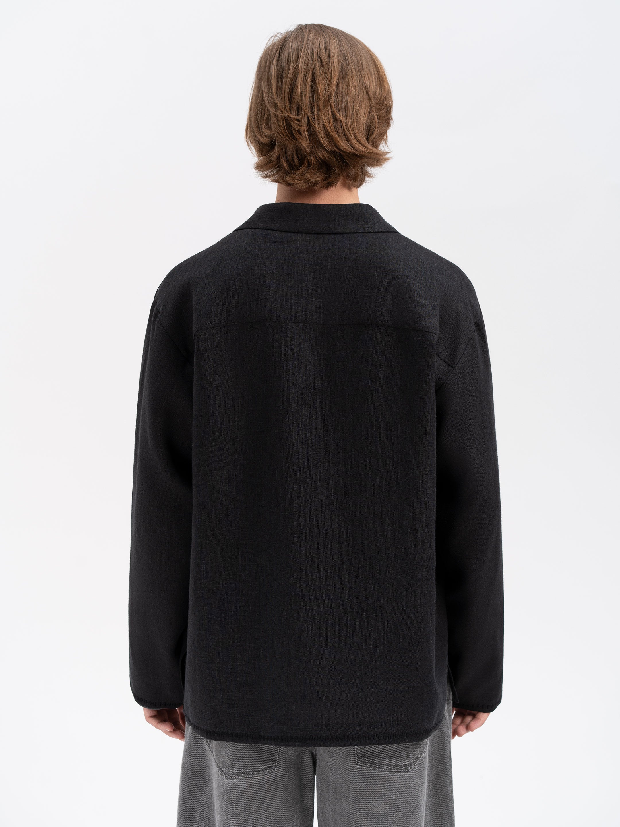 Black shirt with matching embroidery "Hlid"