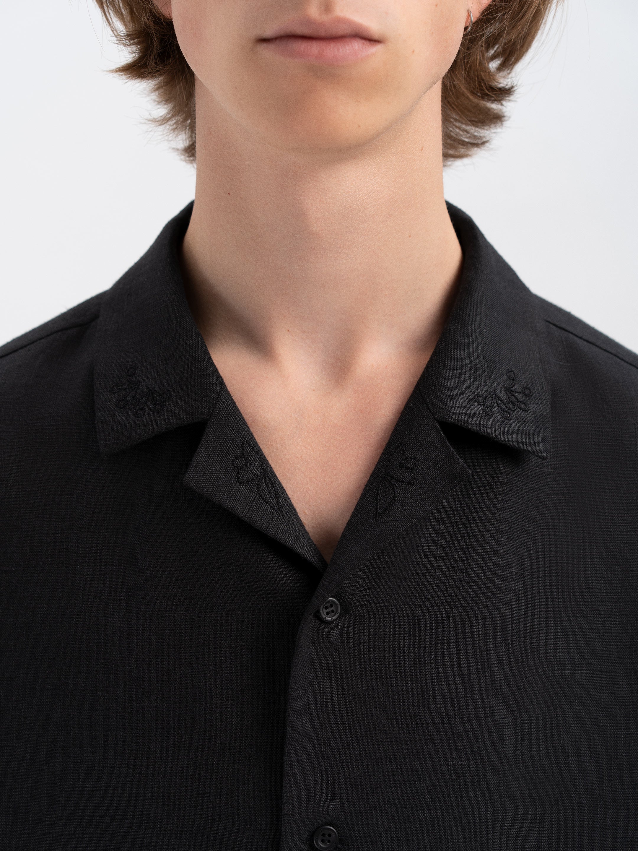 Black shirt with matching embroidery "Hlid"
