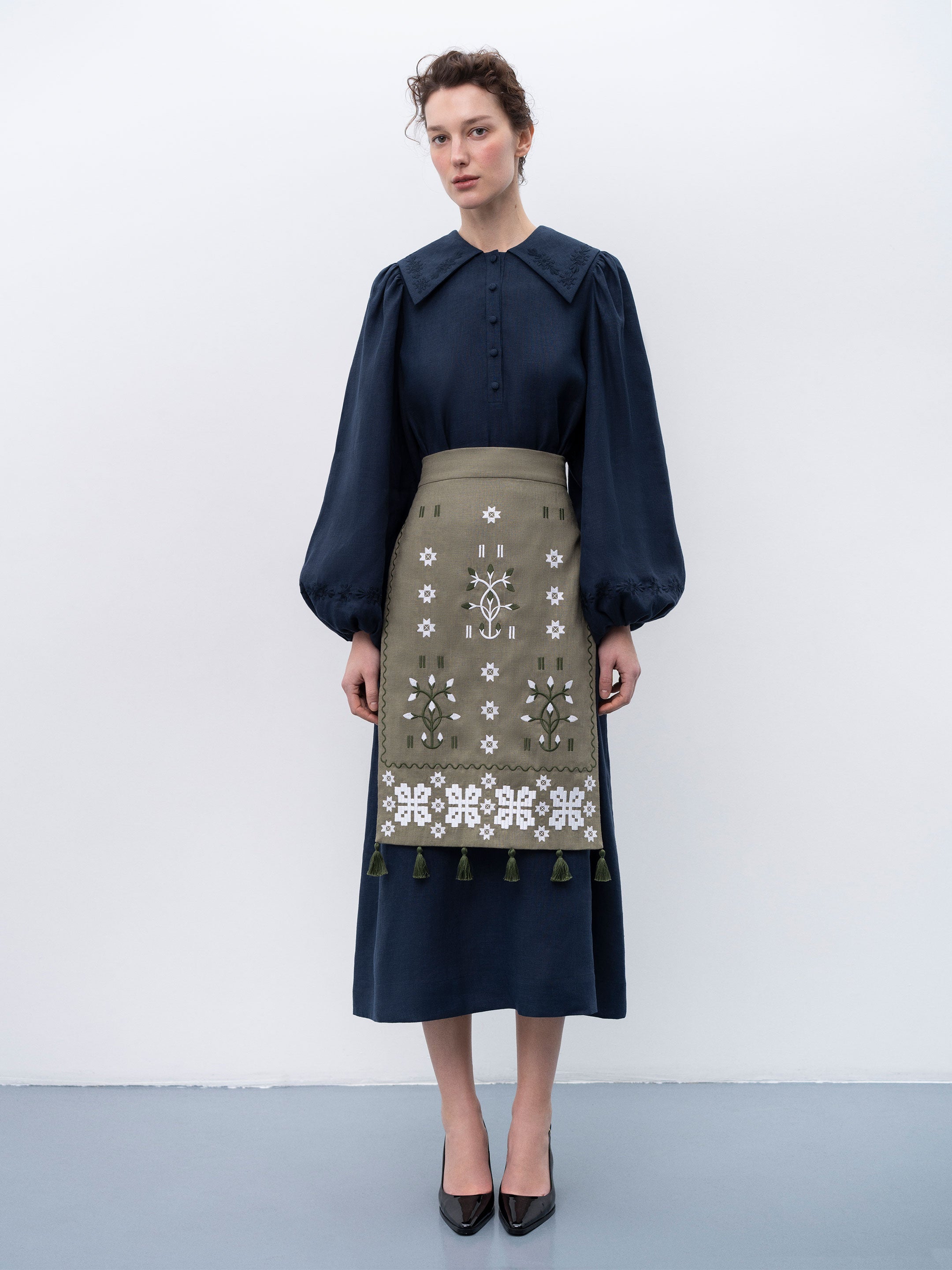 Embroidered linen apron khaki color "Rozmay"