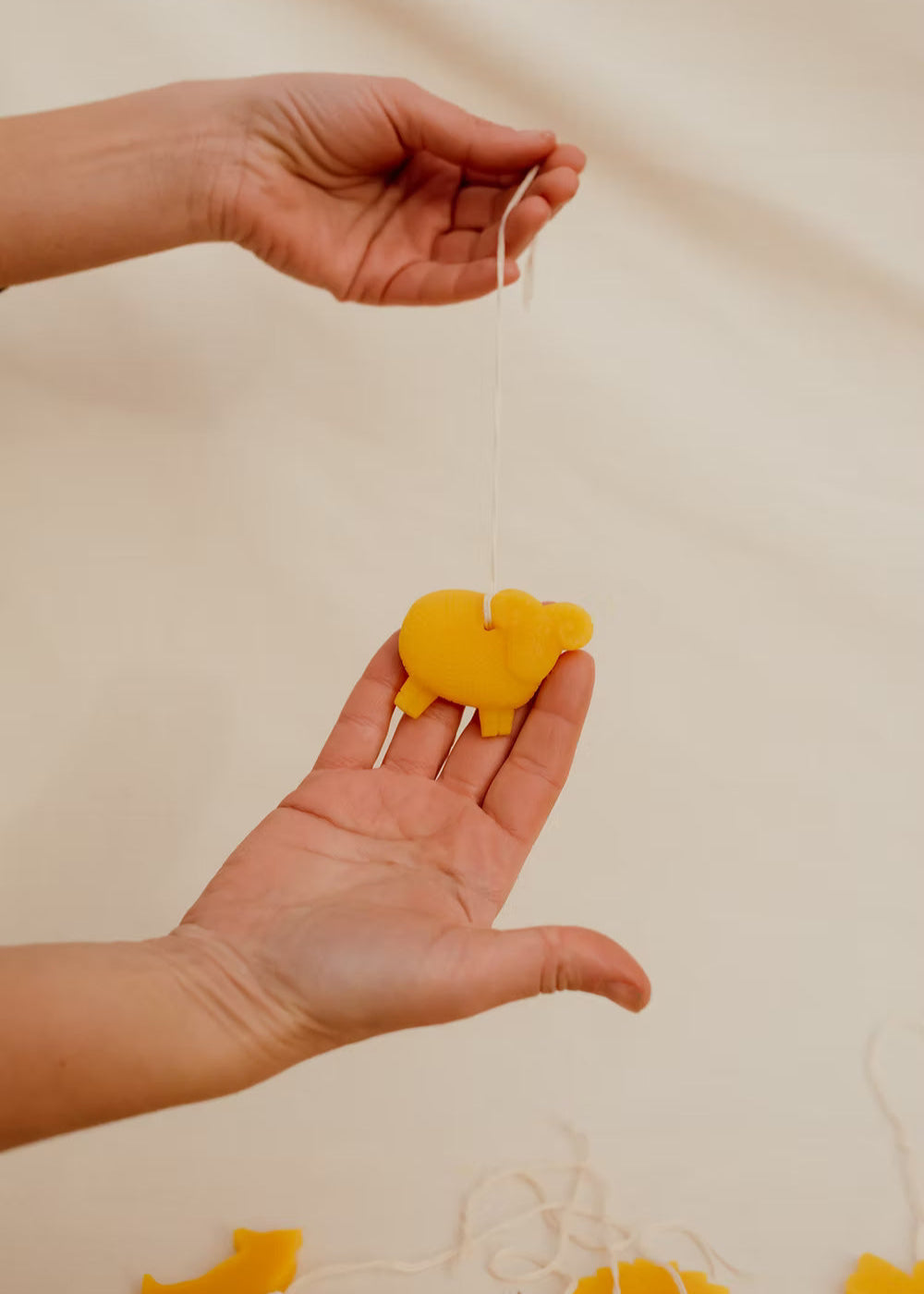 Прикраси з бджолиного воску