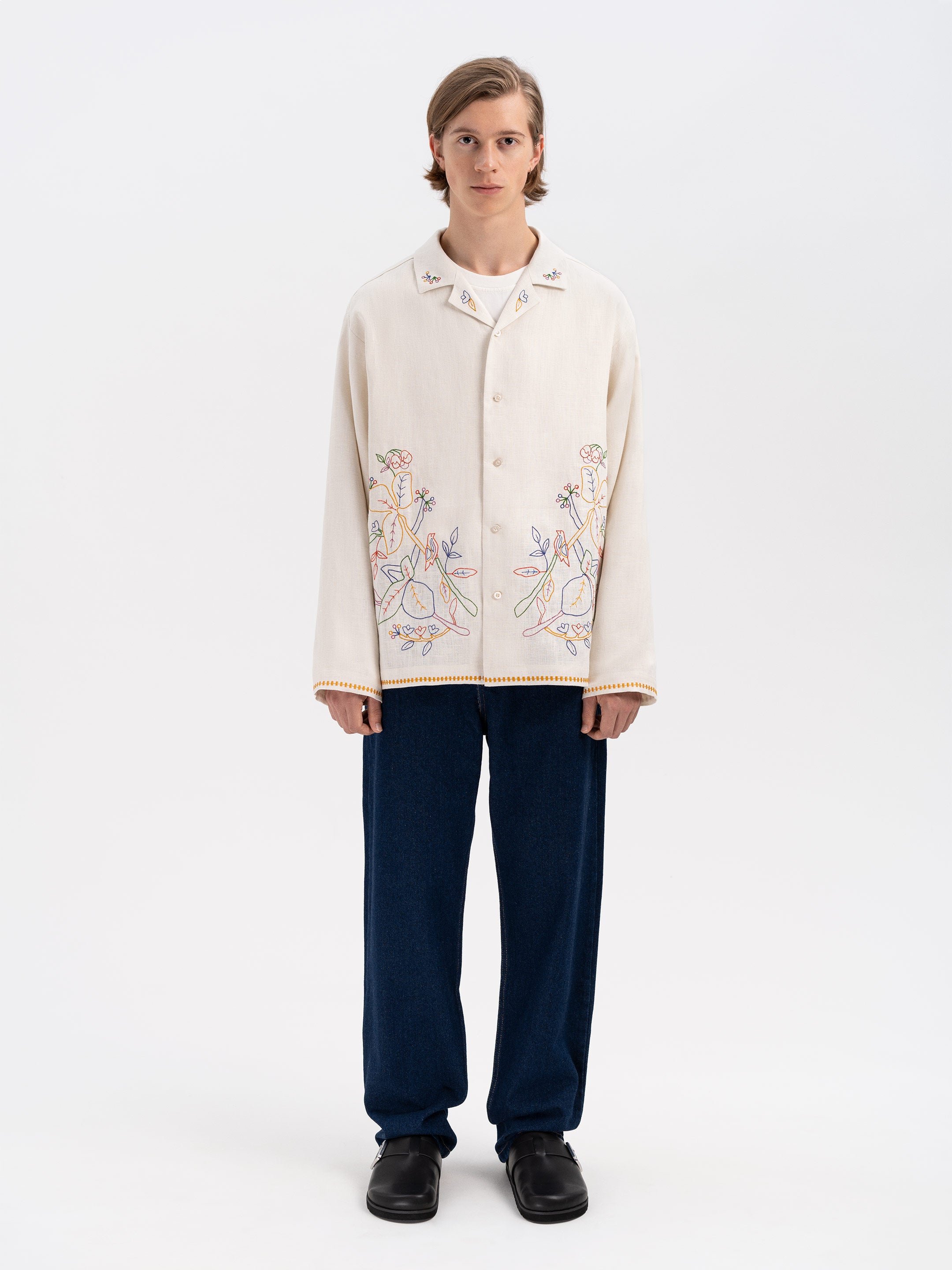 Light shirt with colored embroidery "Hlid"