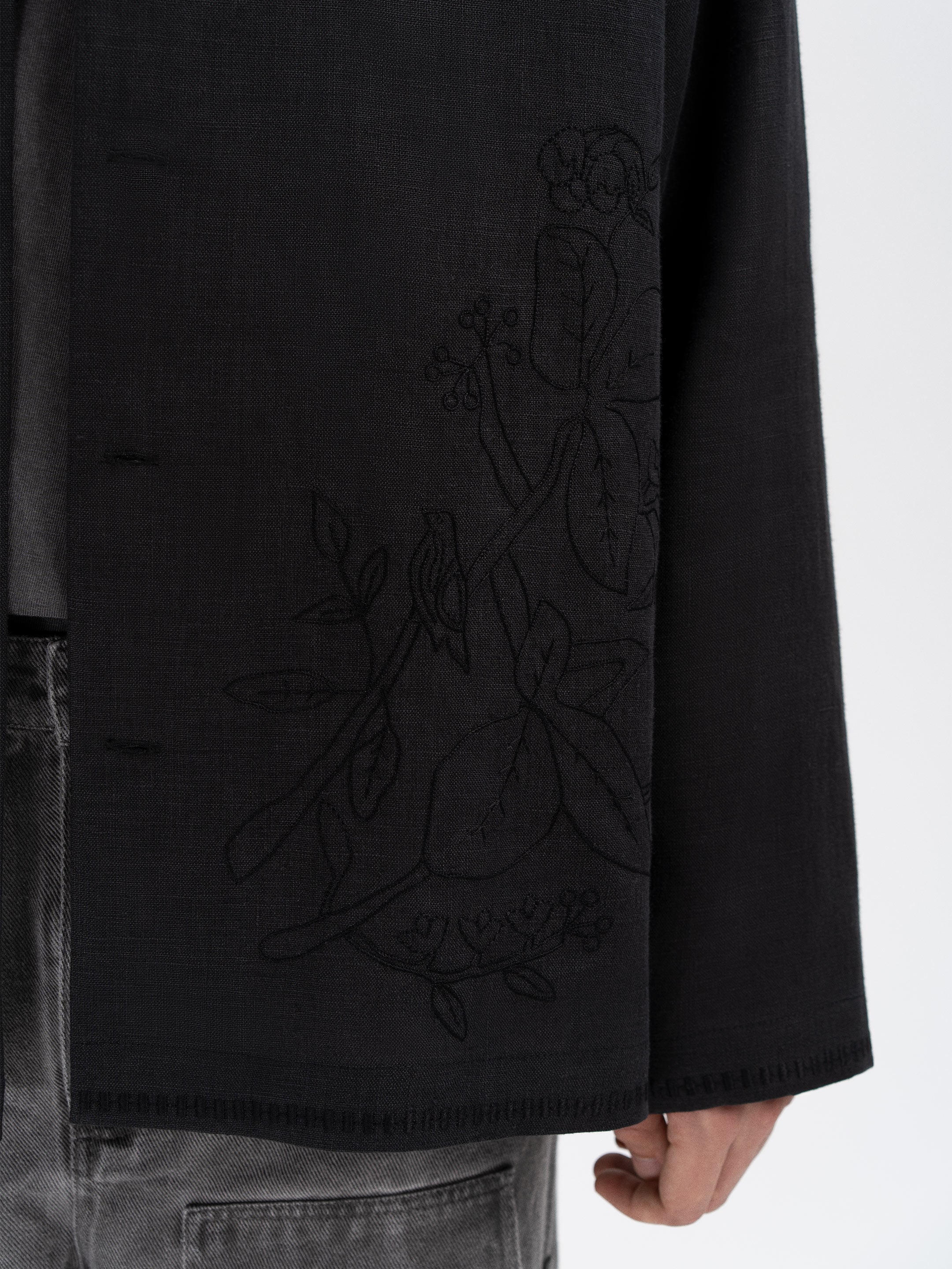 Black shirt with matching embroidery "Hlid"