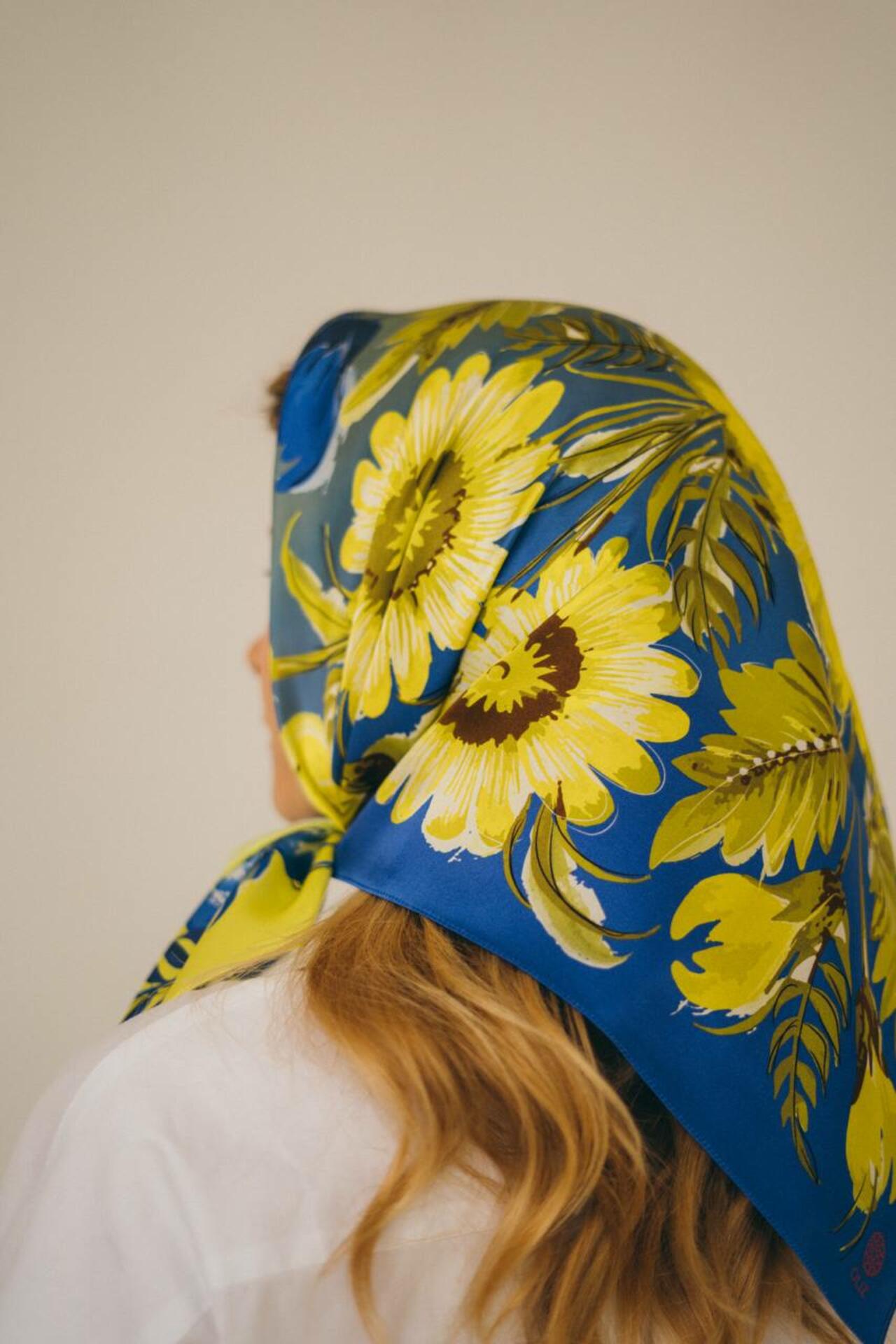 Scarf “Free”