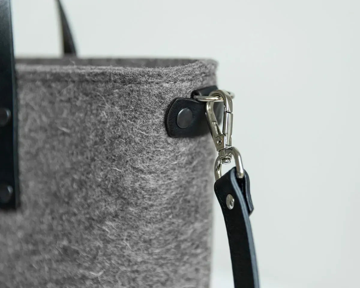Crossbody Tote Bag L, Graphite