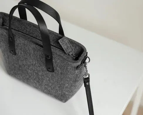 Crossbody Tote Bag M, Graphite