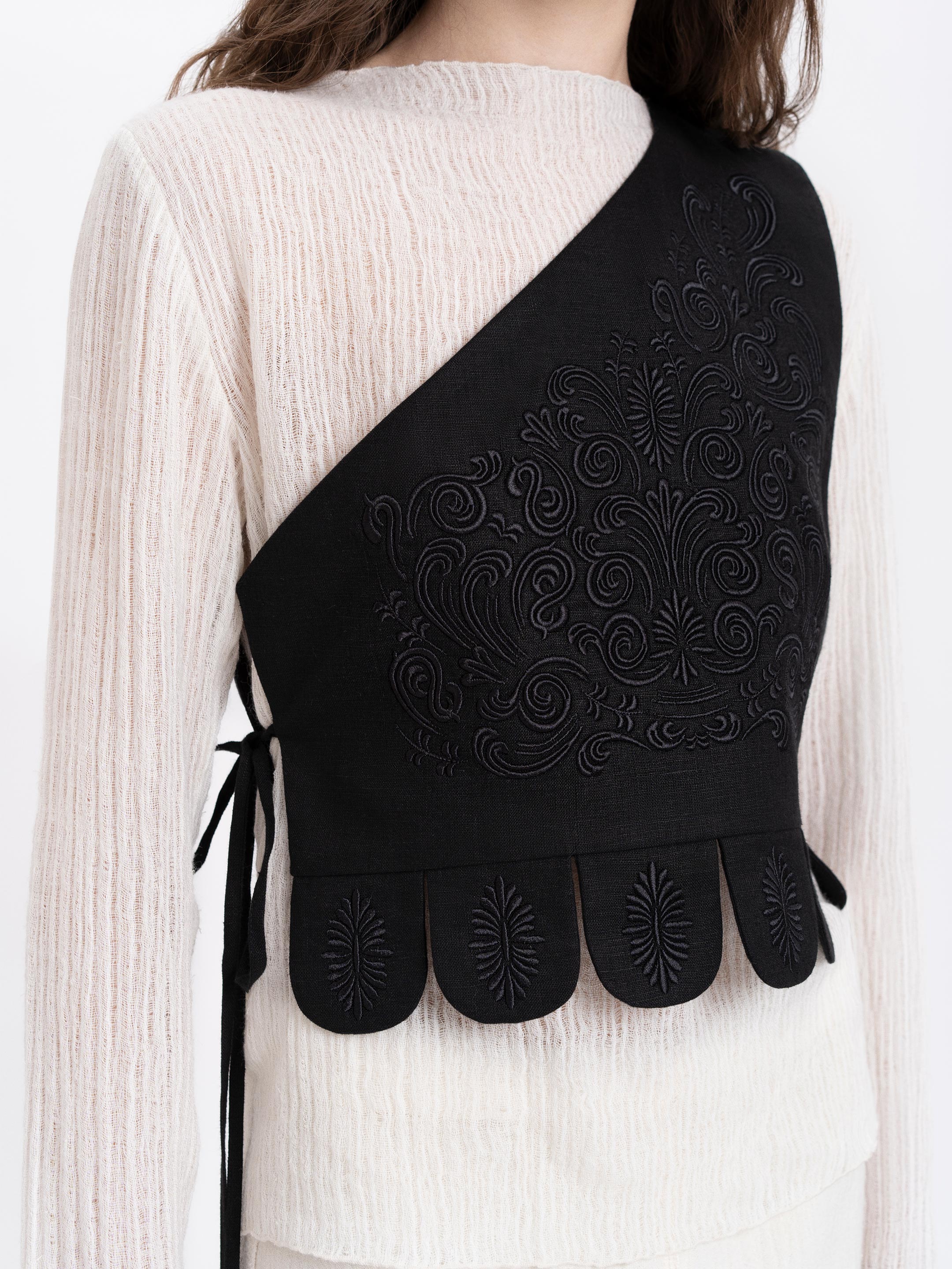 Asymmetric vest with black embroidery in tone "Osiayna"