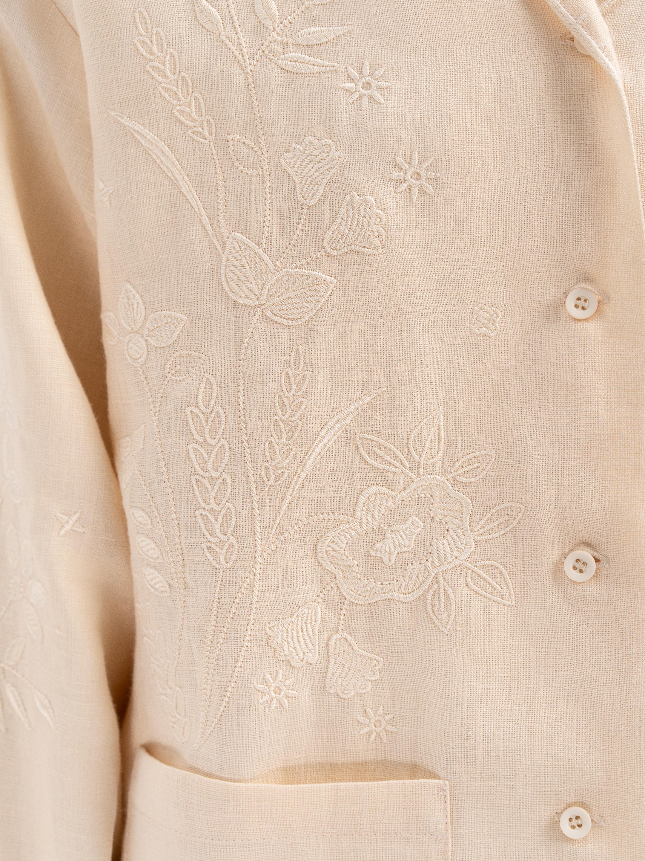 Cream-colored shirt with matching embroidery "Burkun"