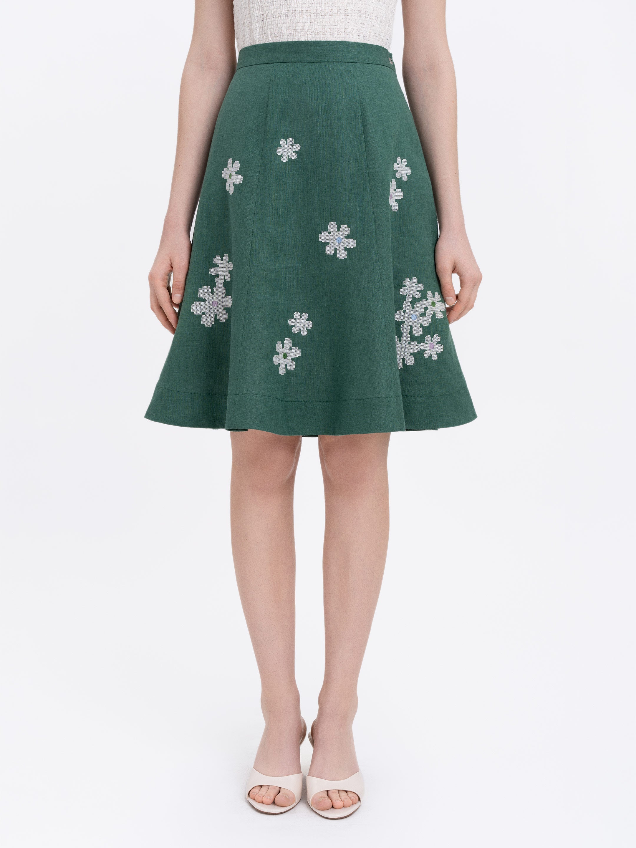 Green‑coloured embroidered skirt  “Oda”