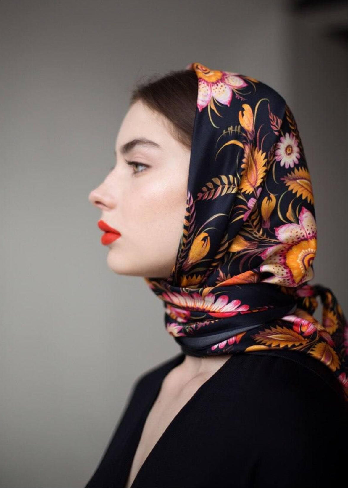 Silk scarf "Black Gold"