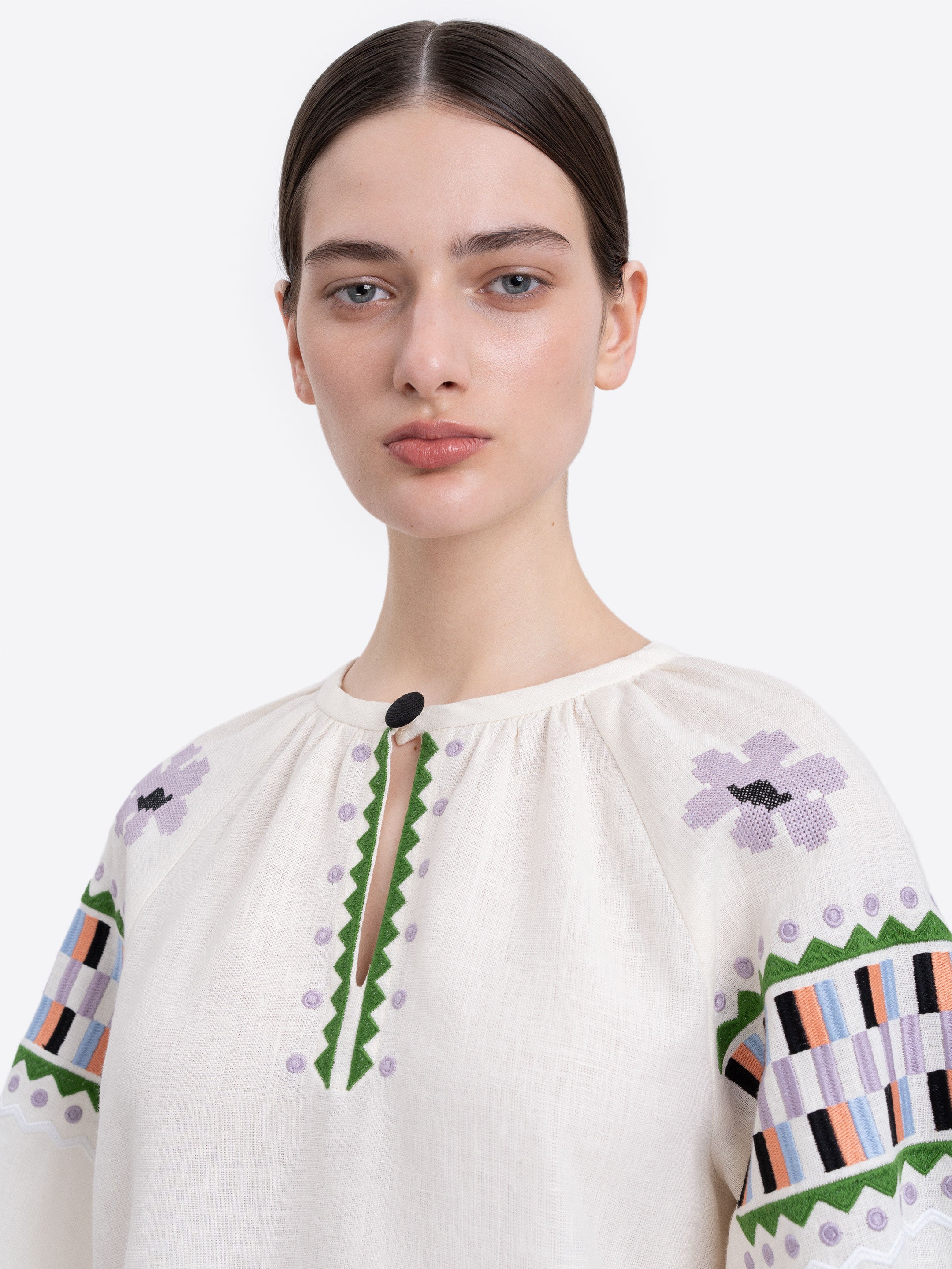 Milk‑coloured embroidered shirt  “Oda”