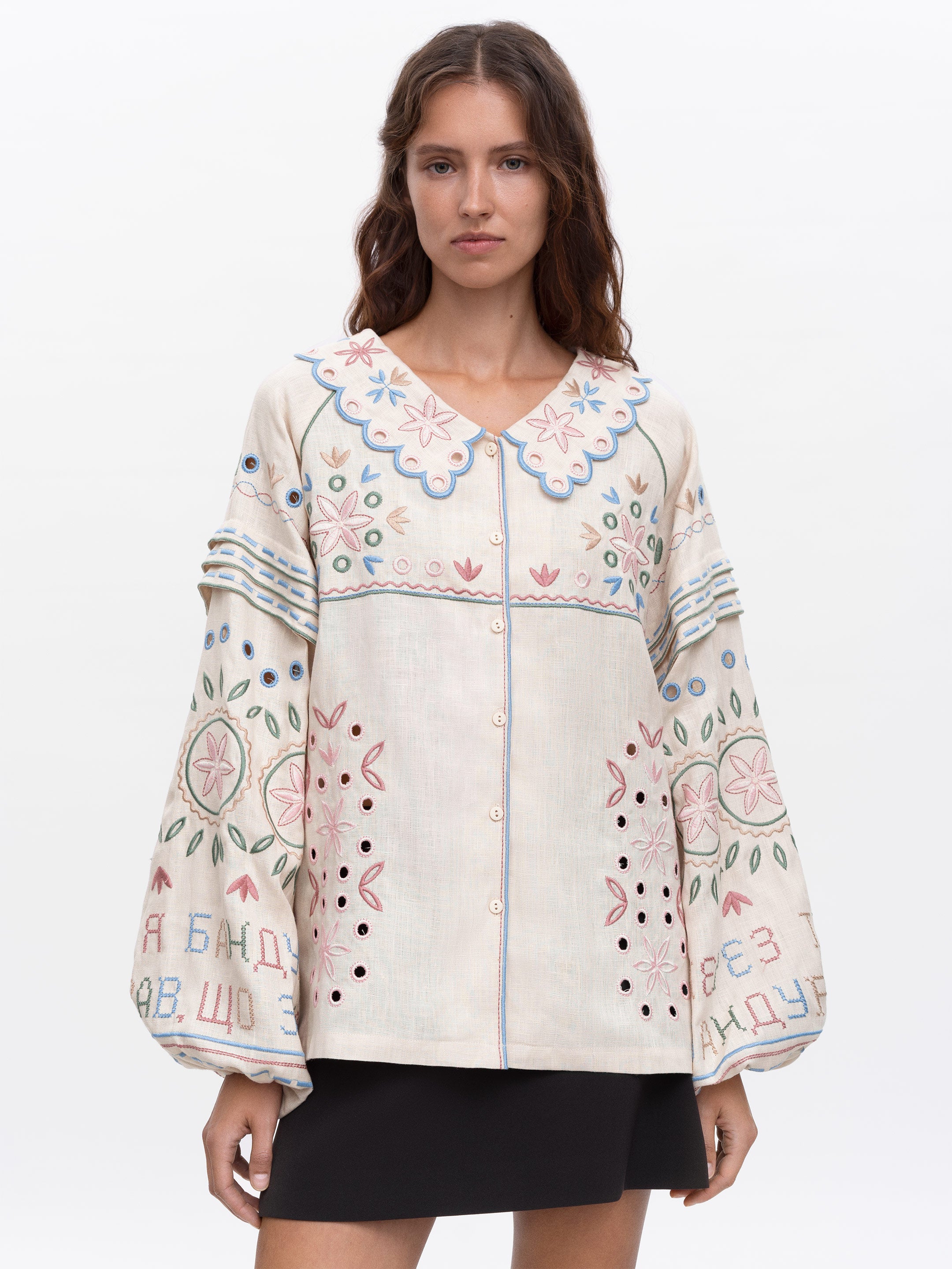 Embroidered beige linen shirt with a collar Bandura