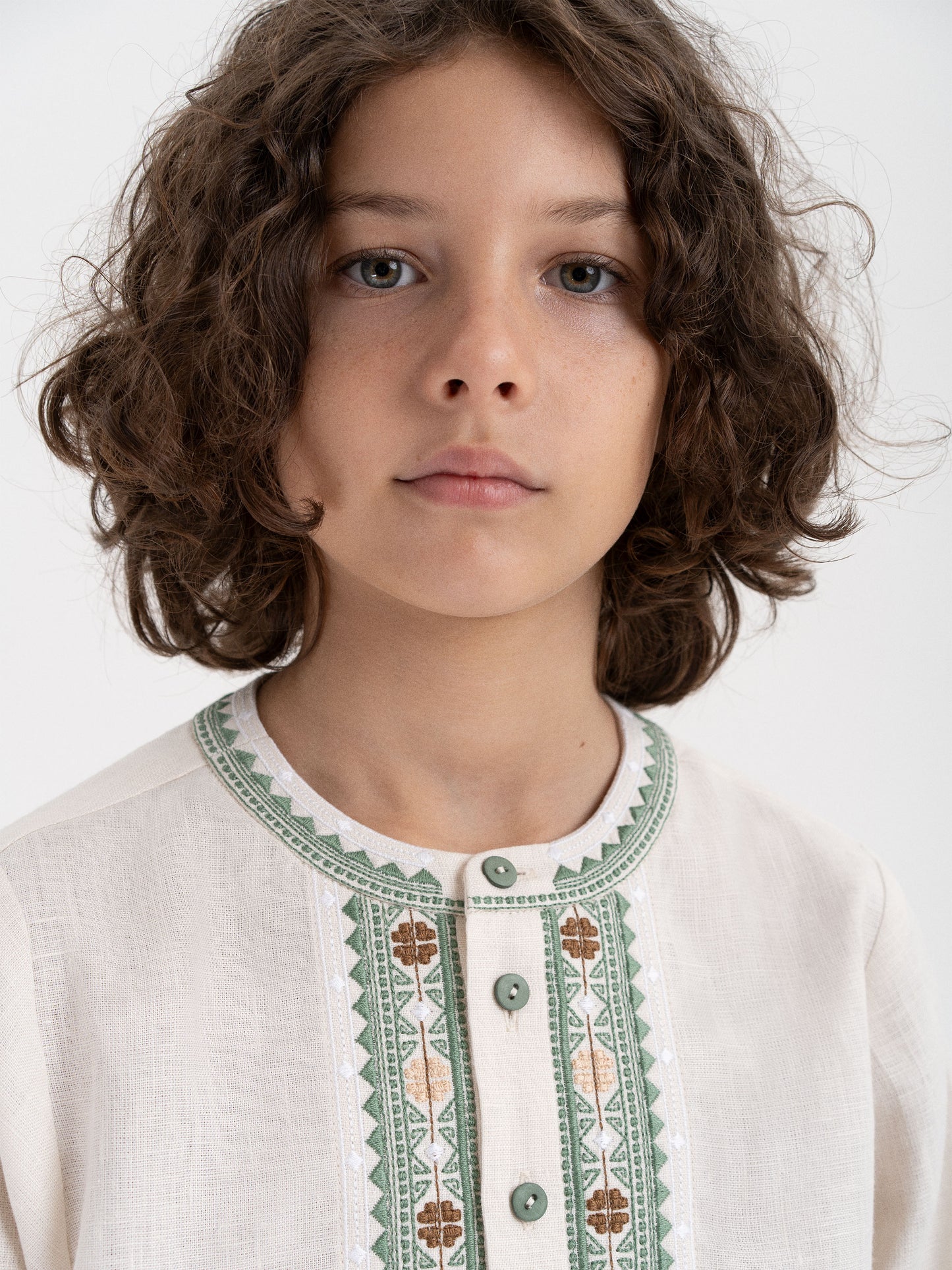 Children's embroidered shirt "Tsvirkun"