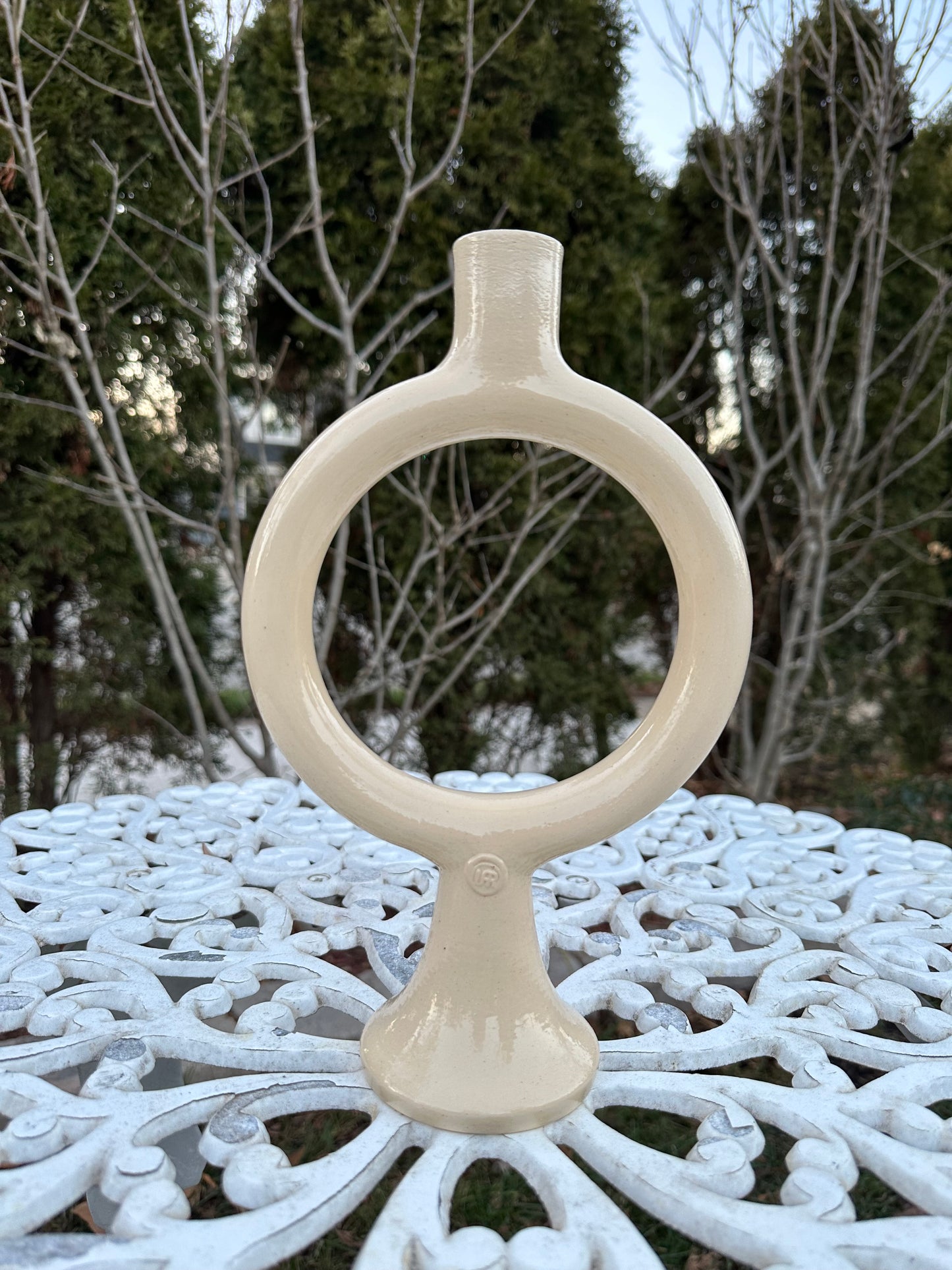 One candle round candleholder