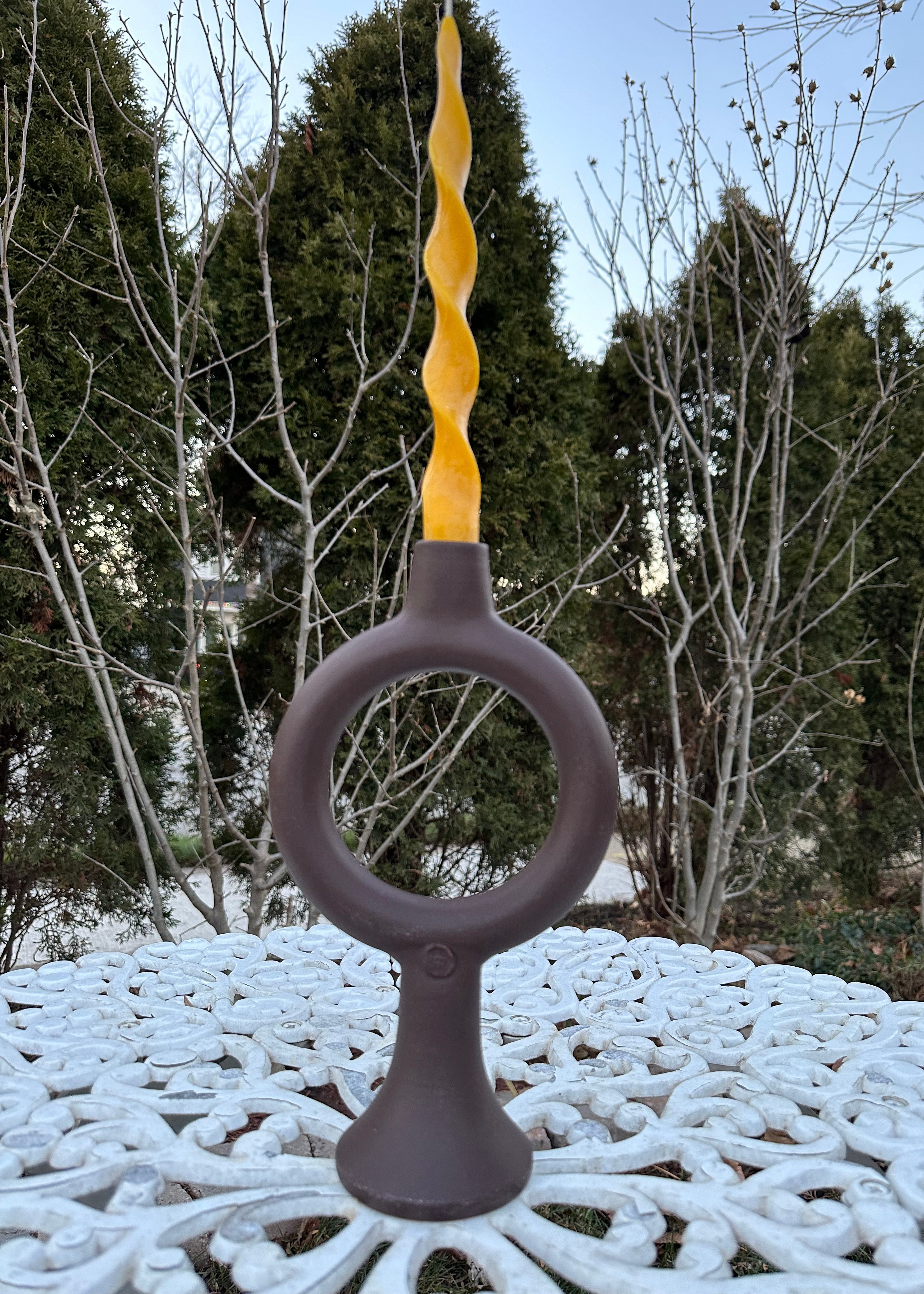 One candle round candleholder