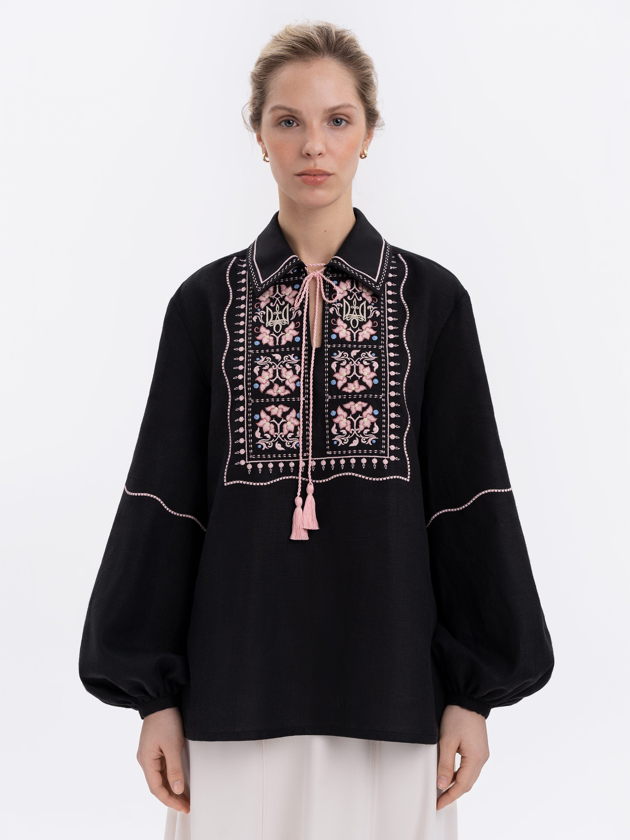 Black shirt with colorful embroidery "Polysk"
