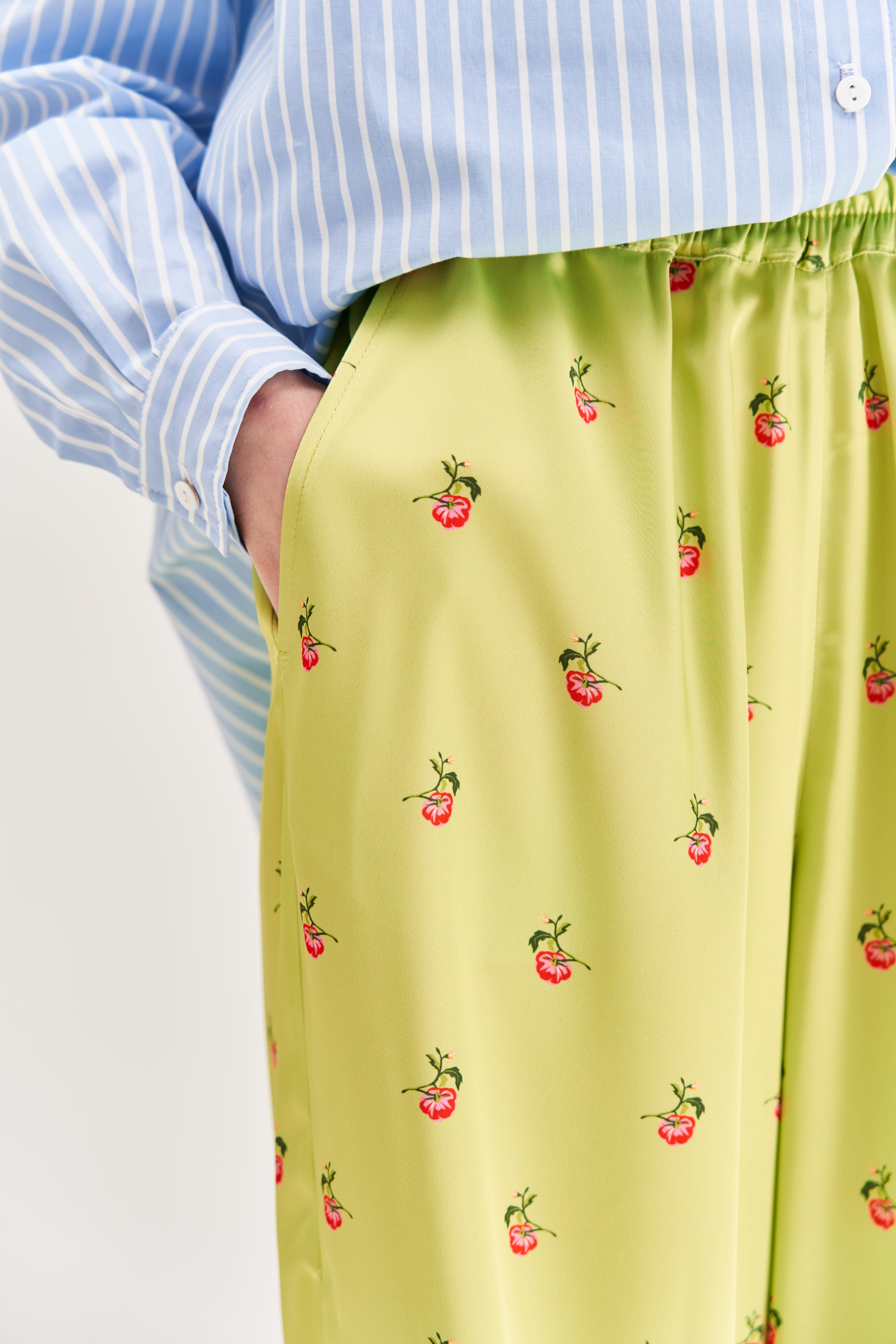 "Kherson Tomatoes" Printed Pants, Green