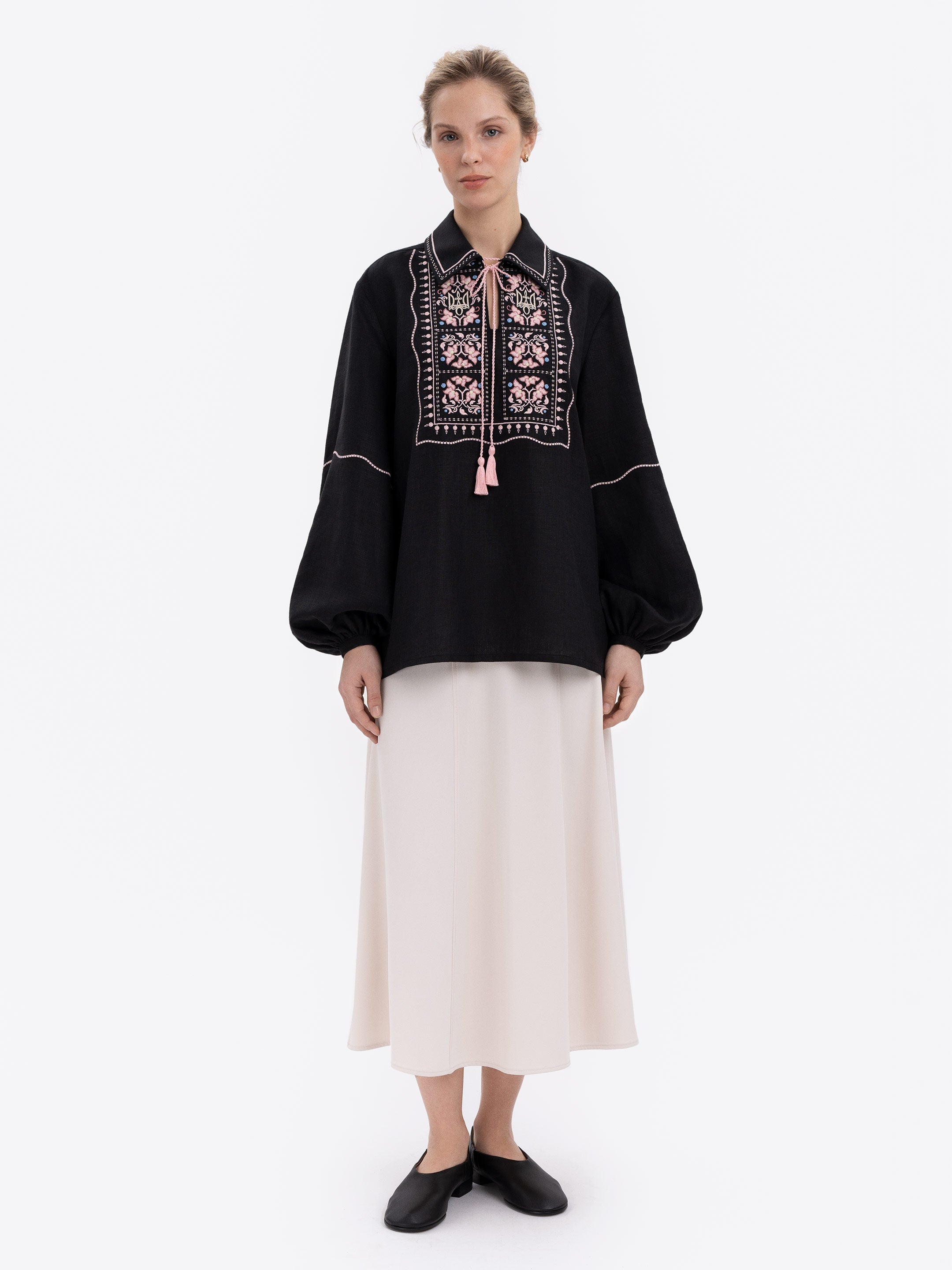 Black shirt with colorful embroidery "Polysk"