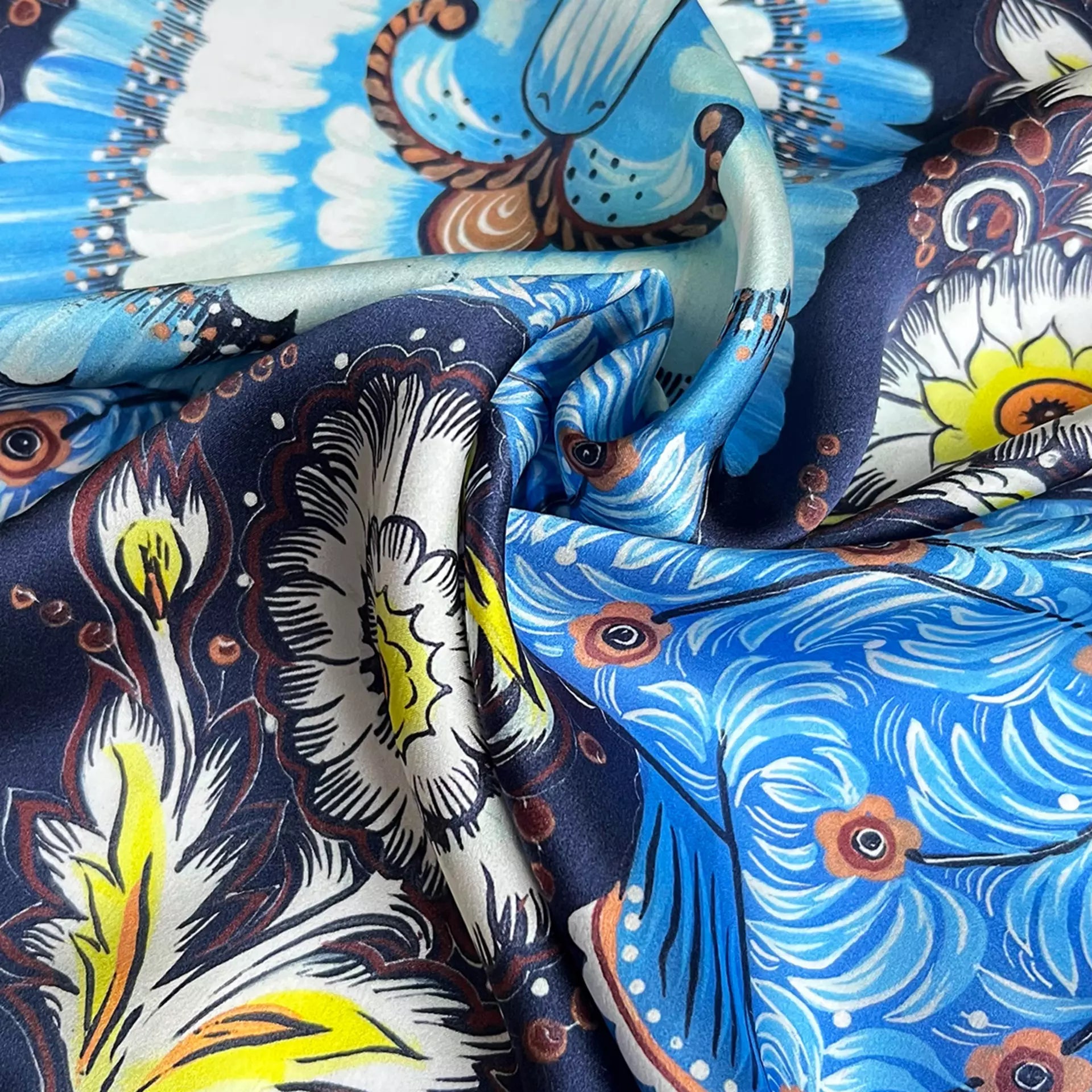 Scarf “Good Lion”