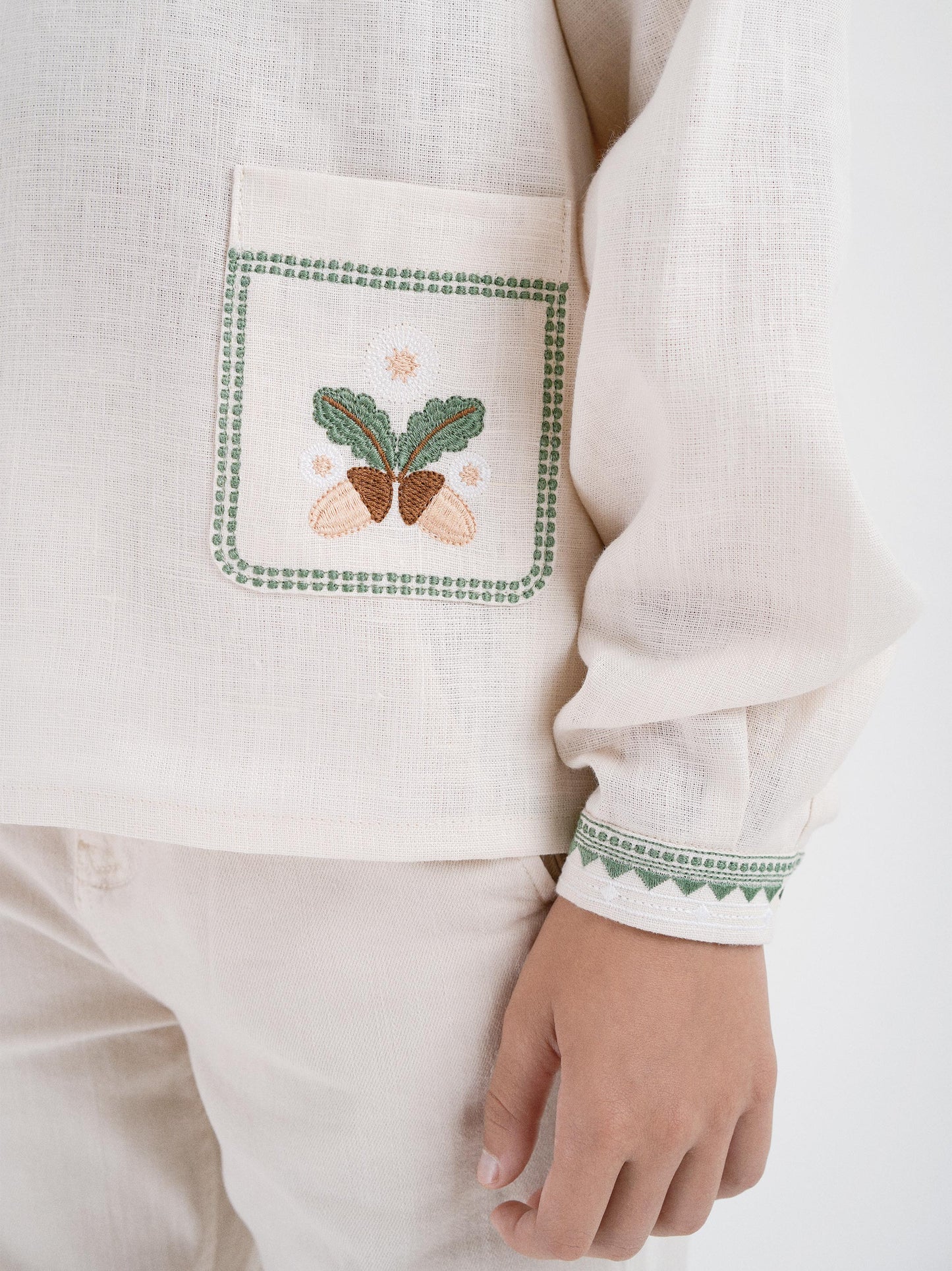 Children's embroidered shirt "Tsvirkun"