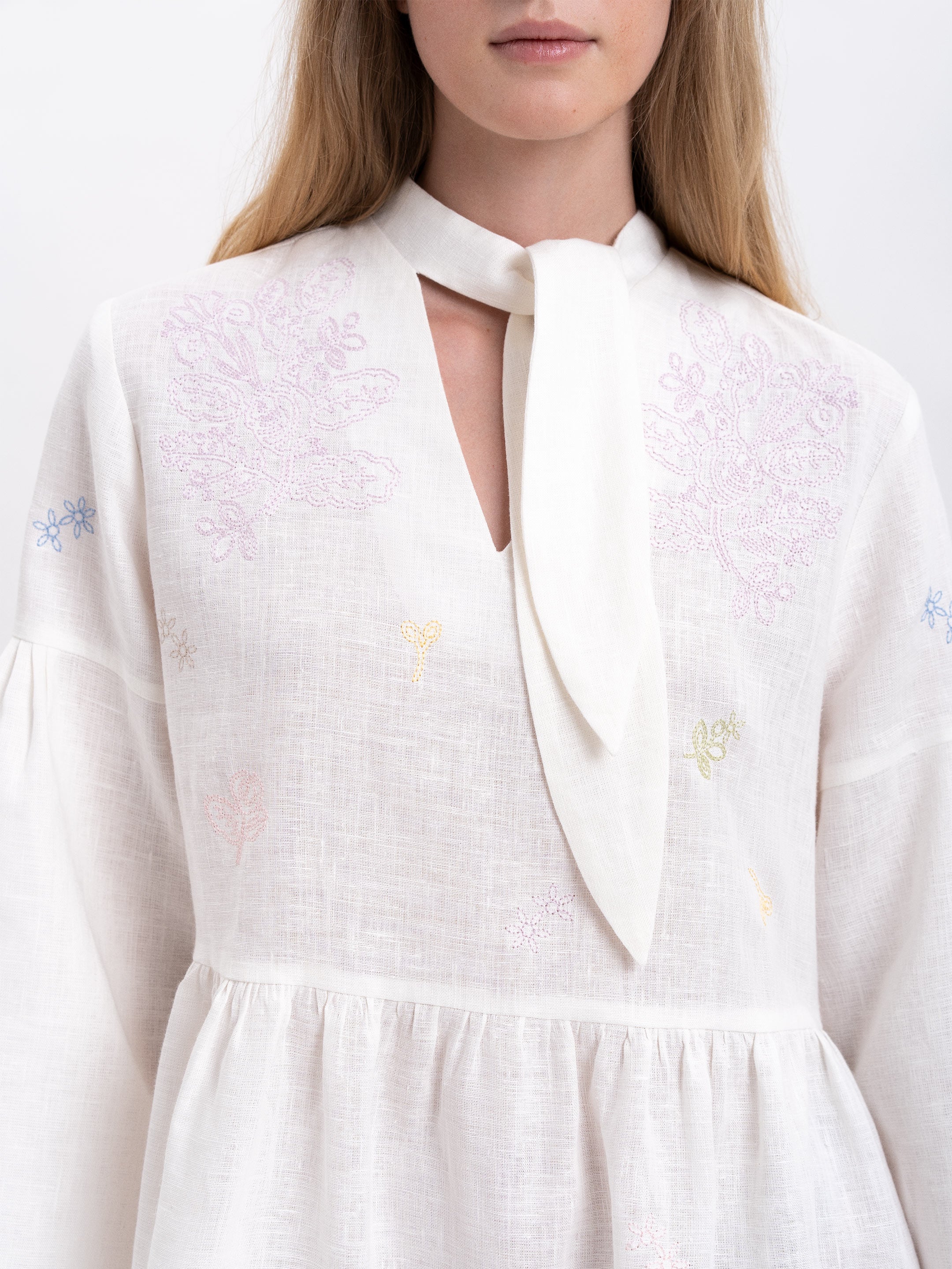 Embroidered dress with ribbon collar "Irys"
