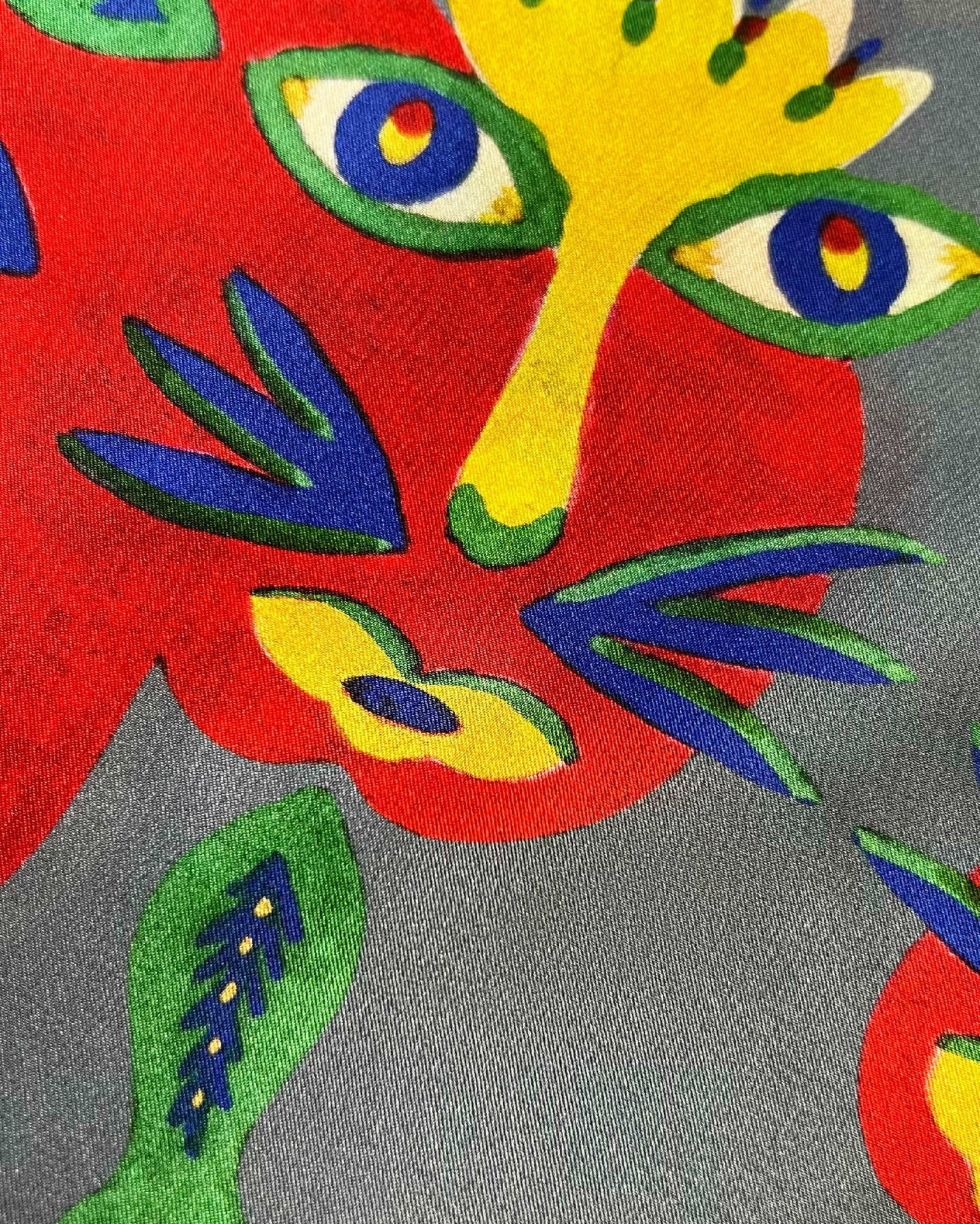 Silk twilly "A good beast fell in love with a goldfish" grey