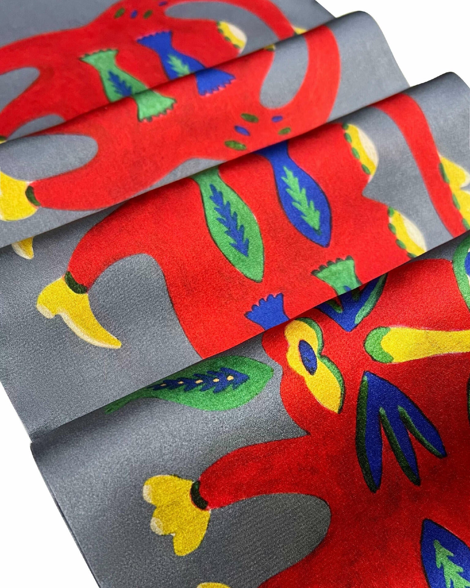 Silk twilly "A good beast fell in love with a goldfish" grey