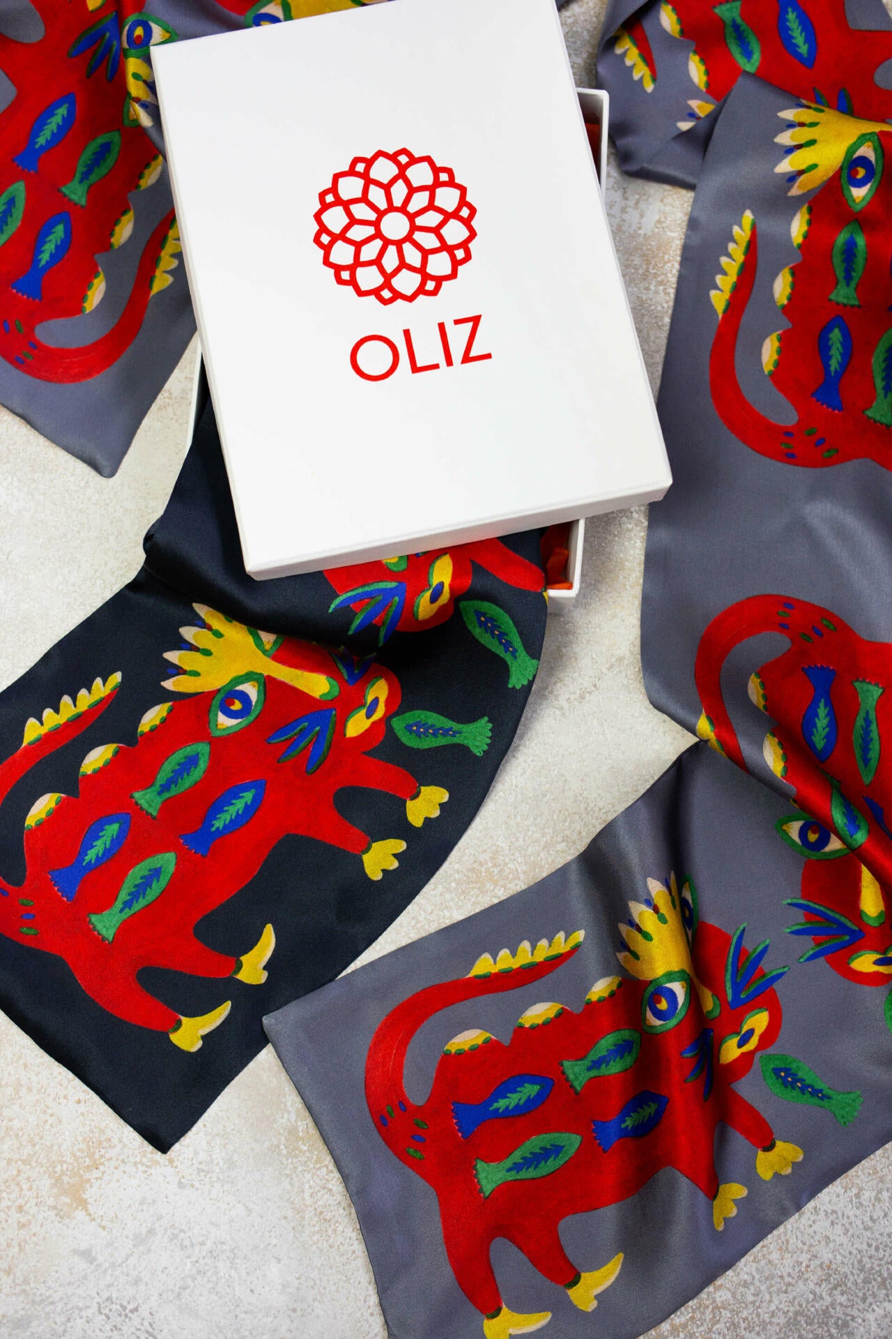 Silk twilly "A good beast fell in love with a goldfish" grey