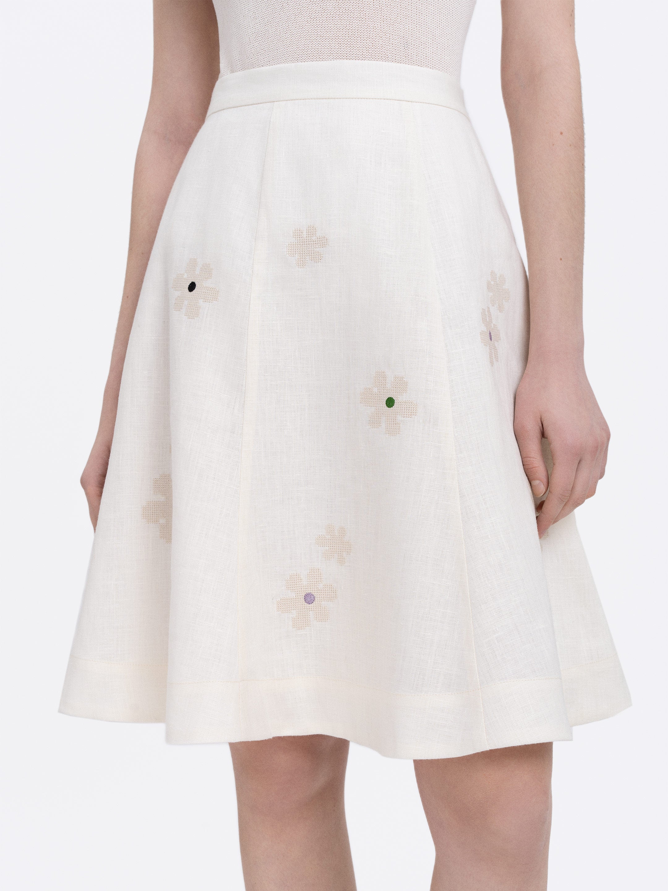 Milk‑coloured embroidered skirt  “Oda”