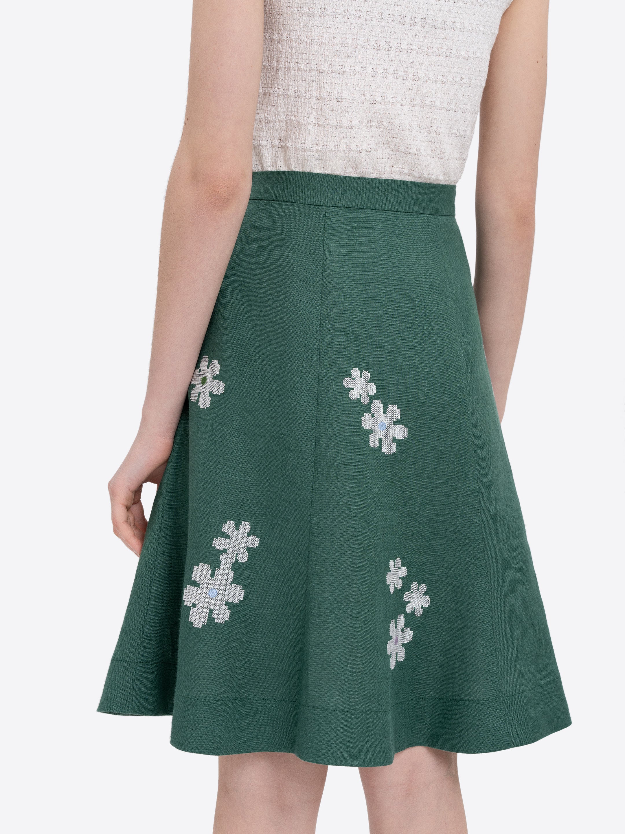 Green‑coloured embroidered skirt  “Oda”
