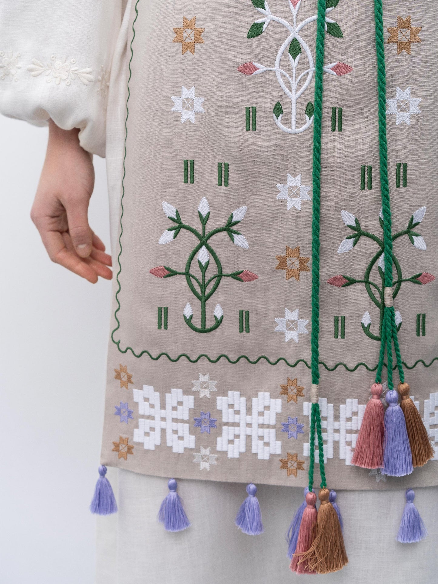 Apron with colored tassels "Rozmay"